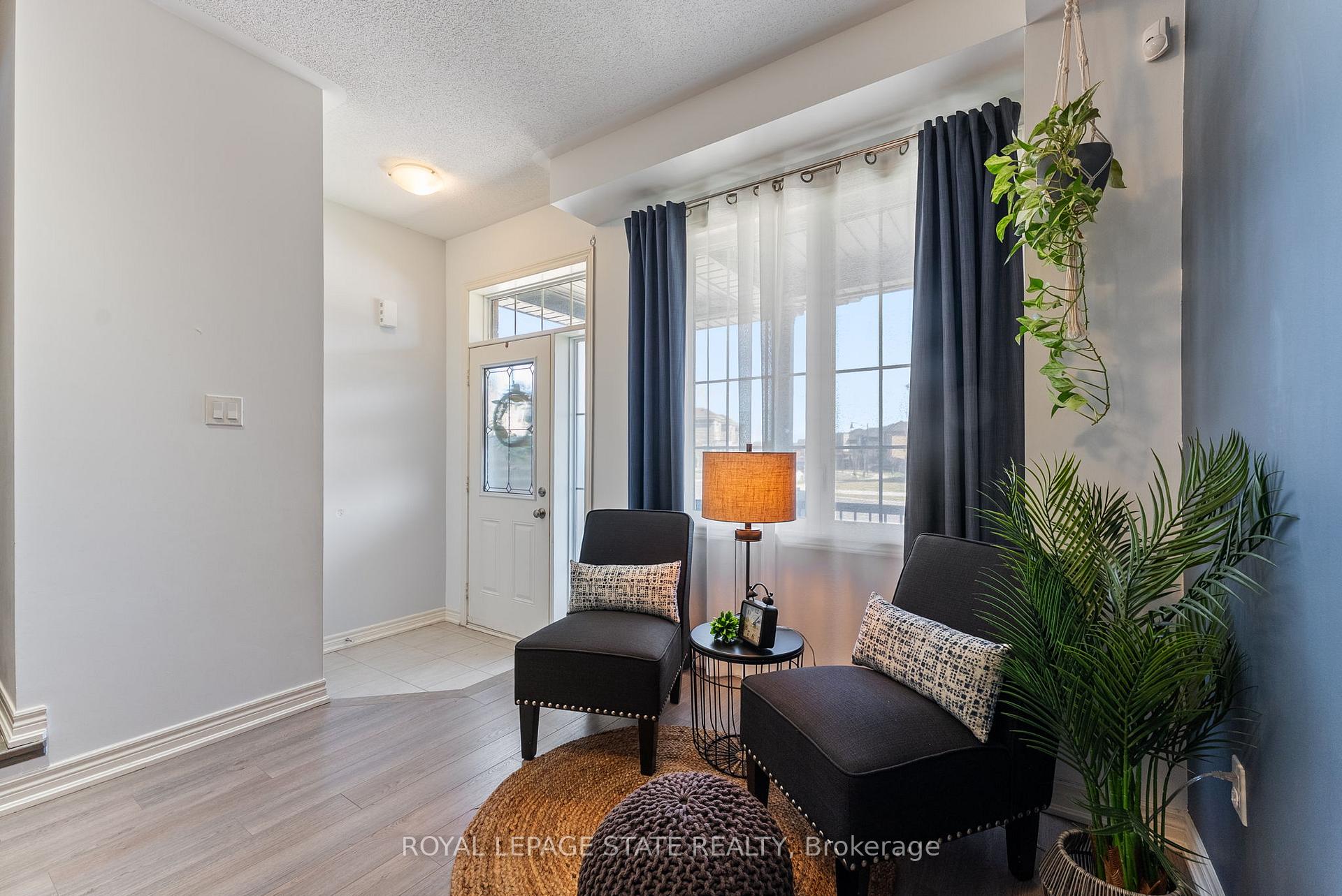 Photo 3 of 233 Skinner Road, Hamilton, Waterdown — HOMEH