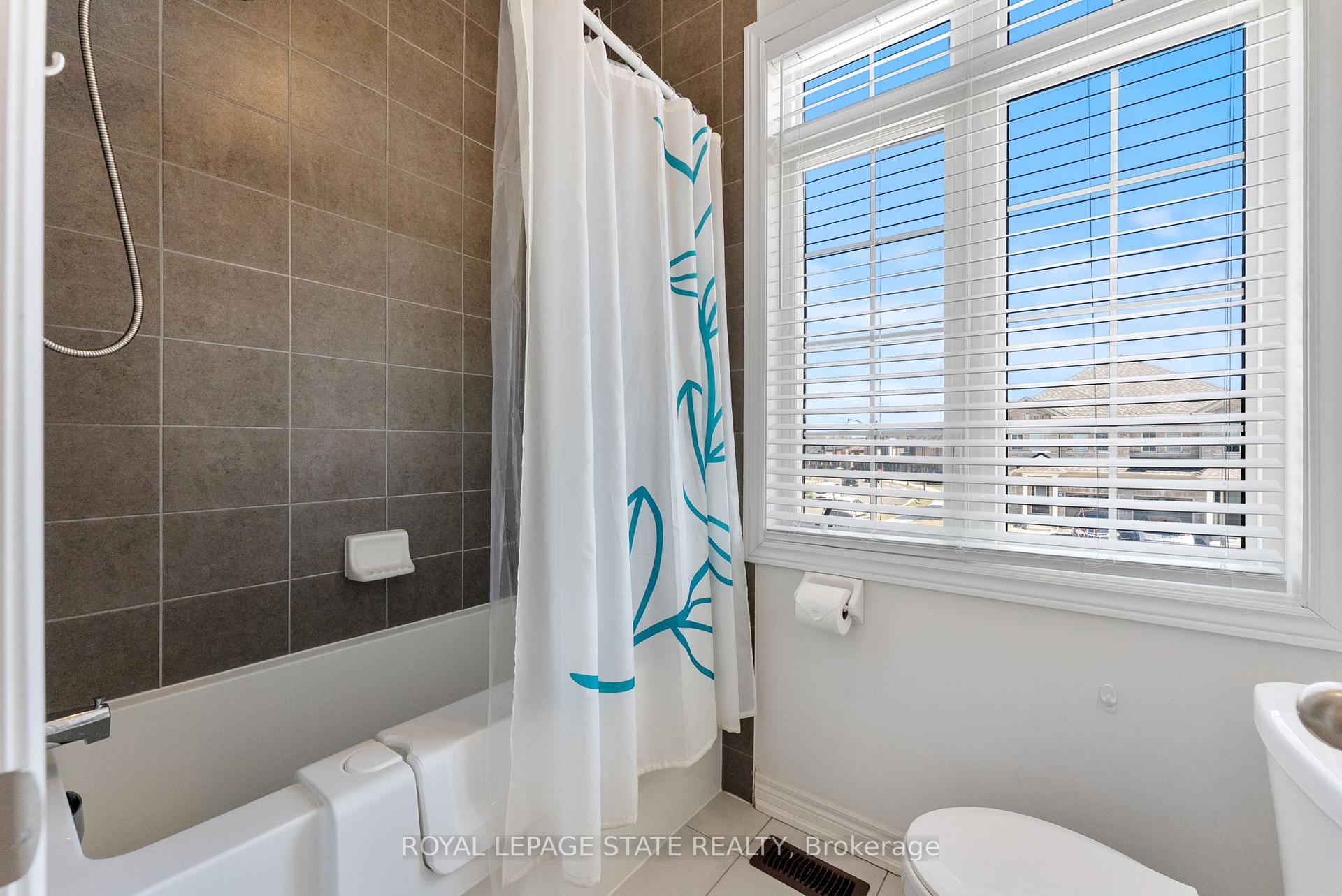 Photo 26 of 233 Skinner Road, Hamilton, Waterdown — HOMEH