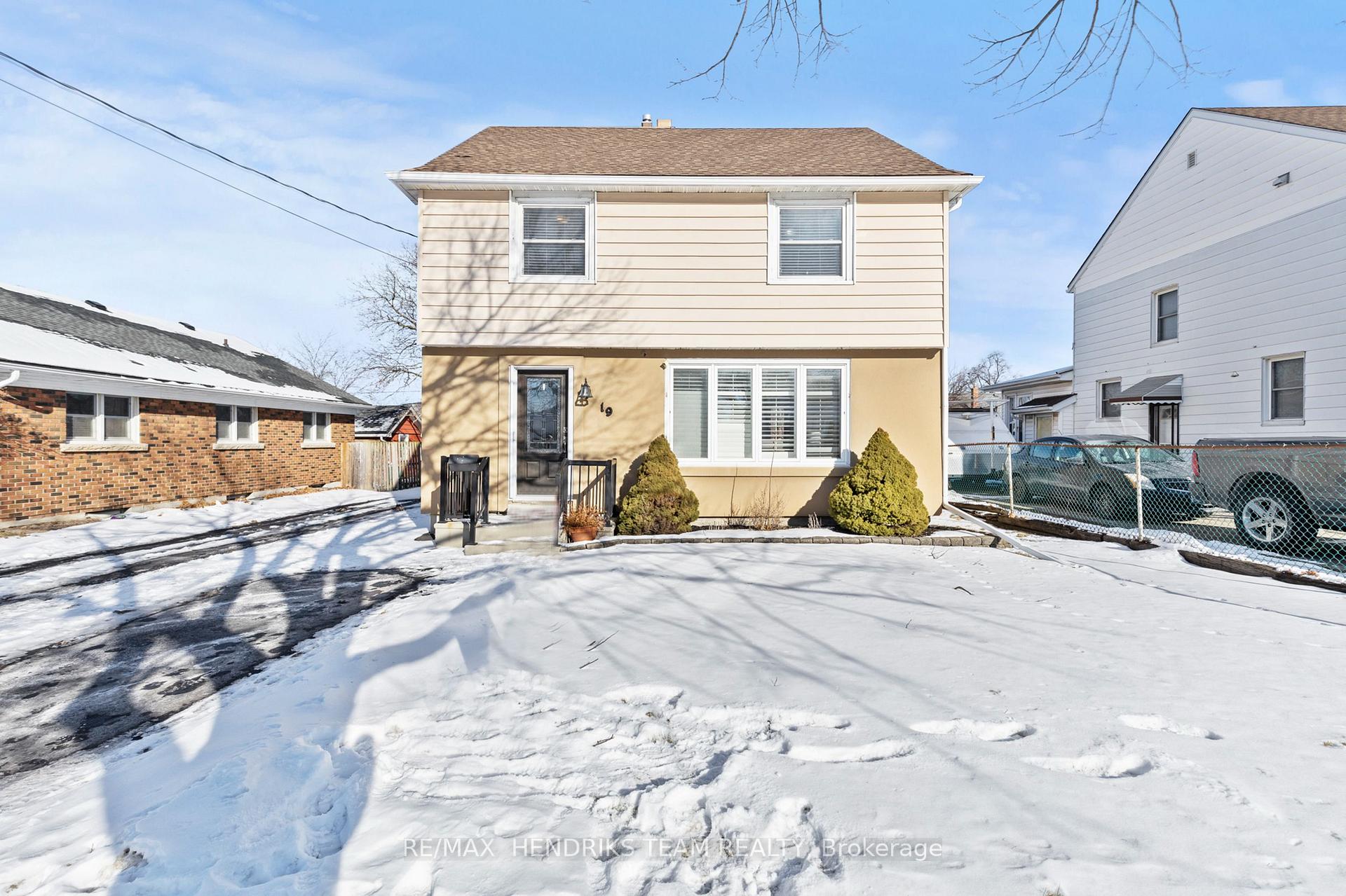 Front of 19 Cedardale Avenue
