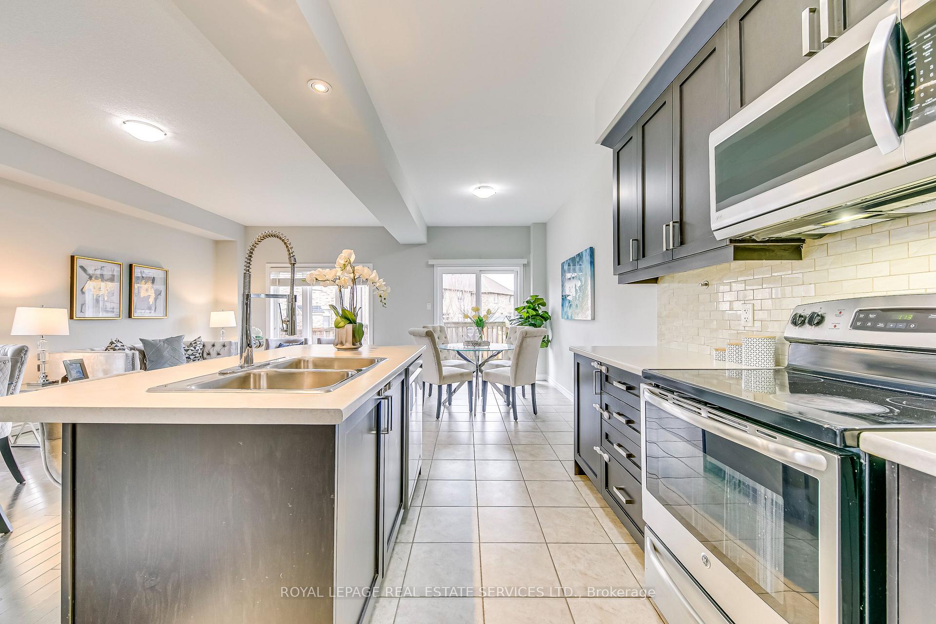 Photo 12 of 114 Vinton Road, Hamilton, Meadowlands — HOMEH