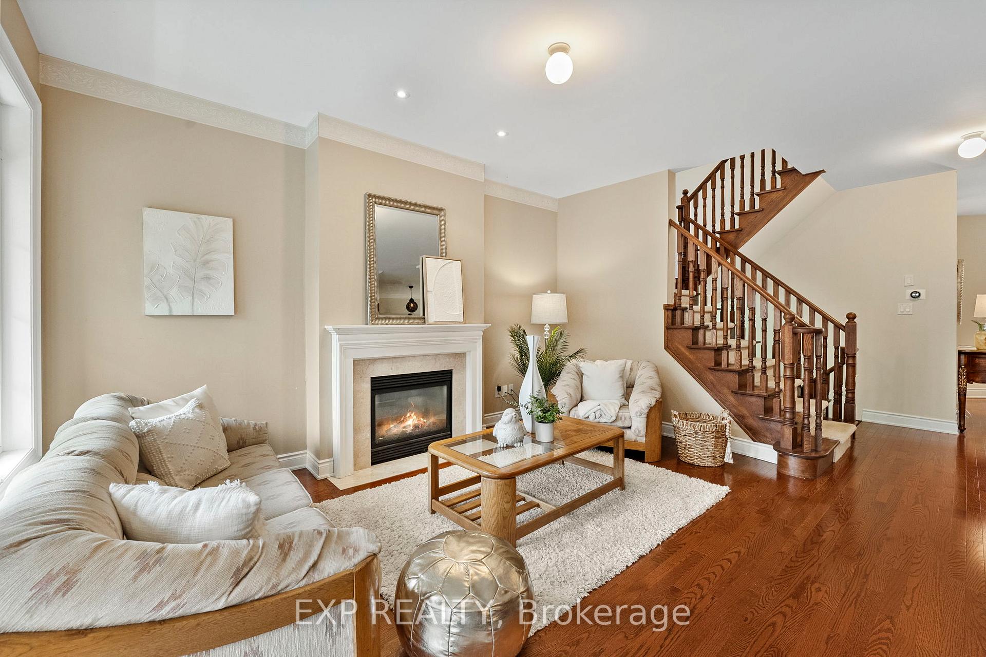 Photo 12 of 54 Stonecliffe Crescent, Aurora, Aurora Estates — HOMEH
