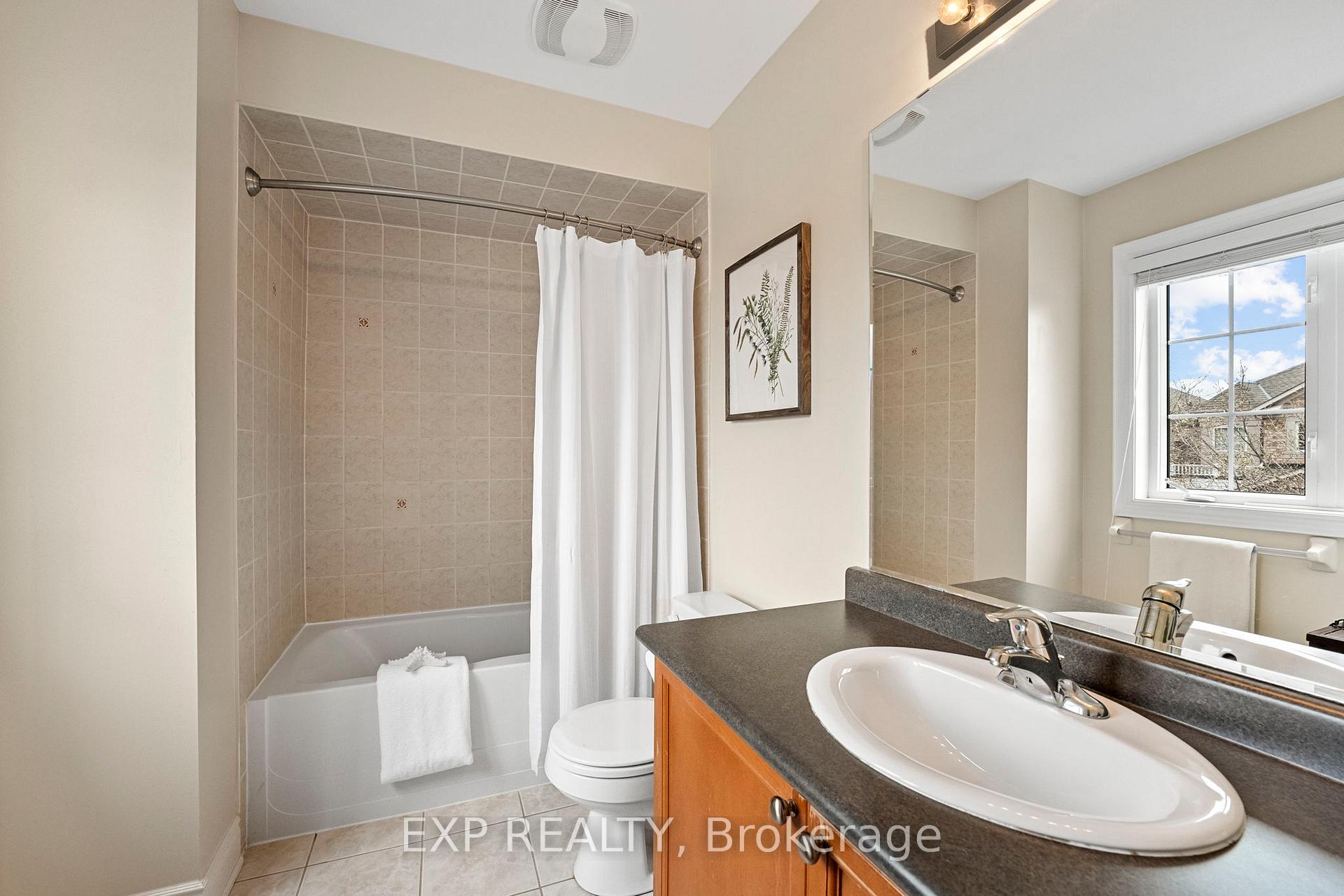 Photo 33 of 54 Stonecliffe Crescent, Aurora, Aurora Estates — HOMEH