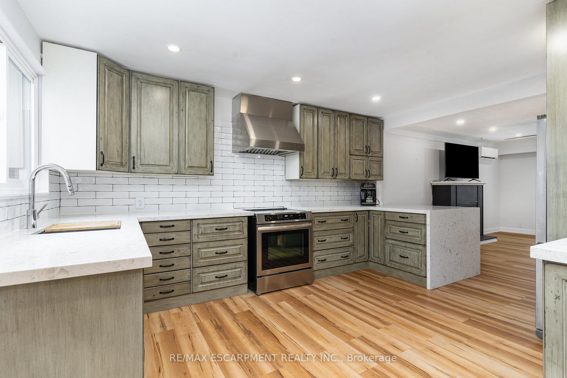 Photo 9 of 145 Hope Avenue, Hamilton, Homeside — HOMEH