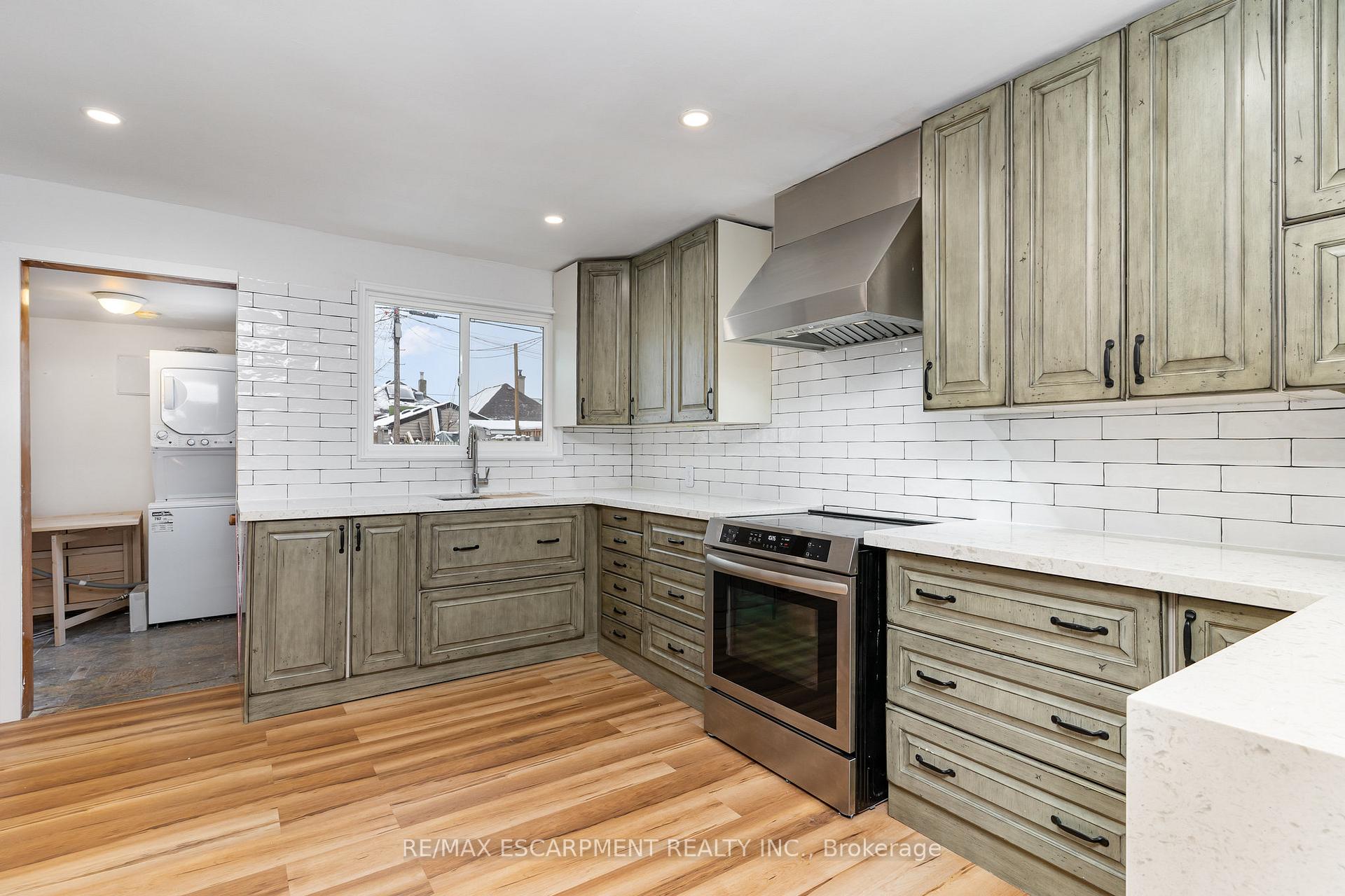 Photo 11 of 145 Hope Avenue, Hamilton, Homeside — HOMEH