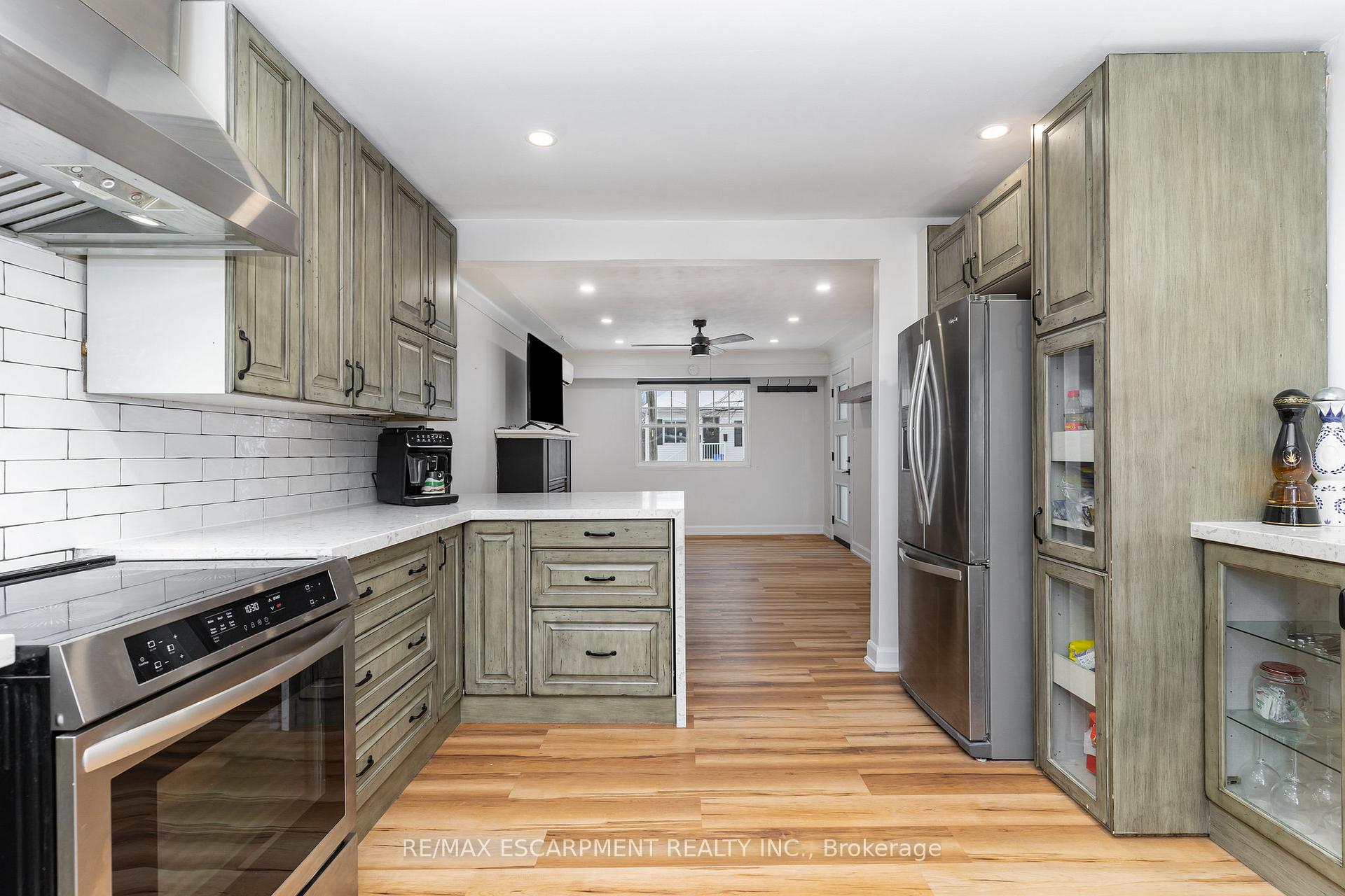 Photo 13 of 145 Hope Avenue, Hamilton, Homeside — HOMEH