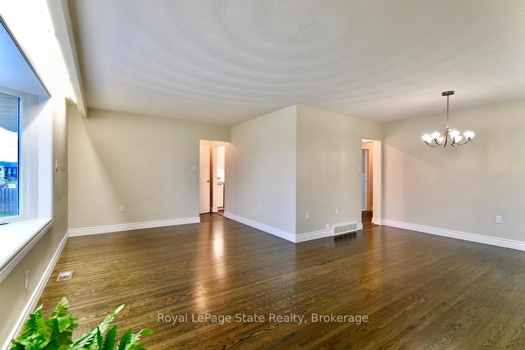 Photo 9 of 290 Carson Drive, Hamilton, Lisgar — HOMEH