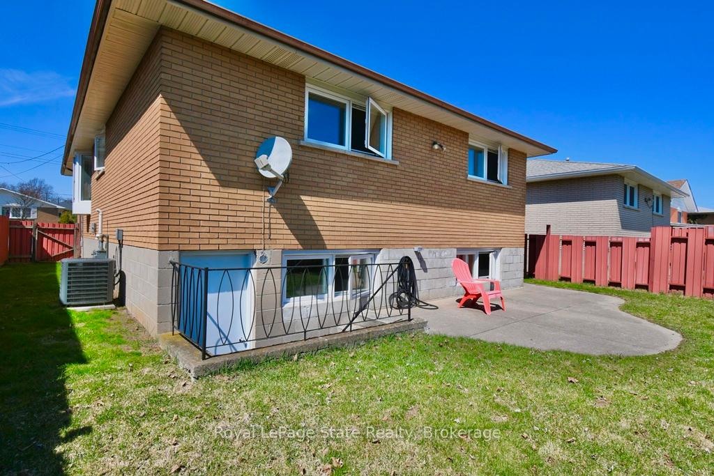 Photo 34 of 290 Carson Drive, Hamilton, Lisgar — HOMEH