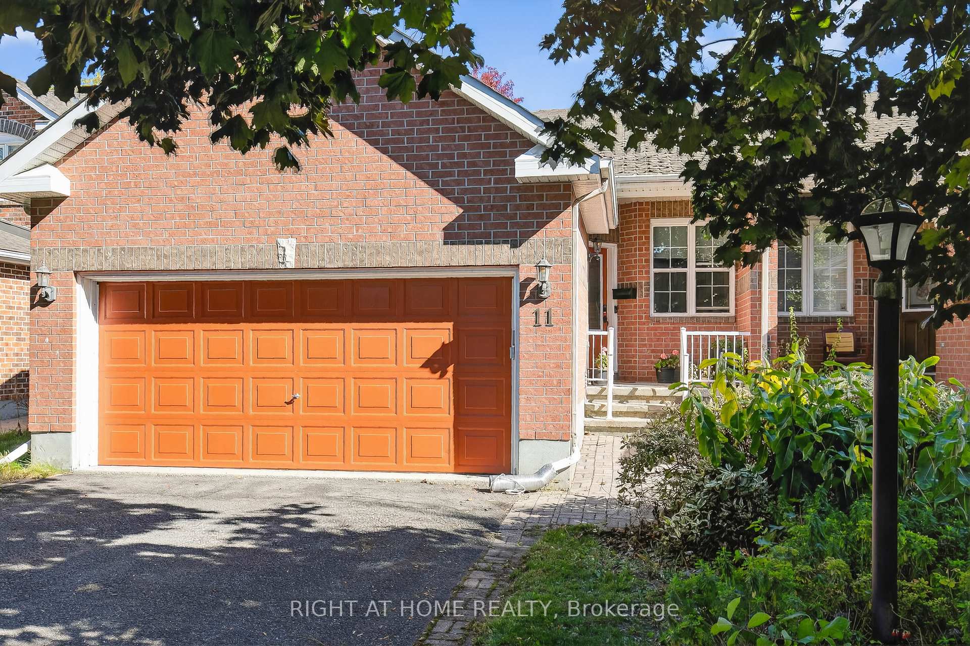 Photo 2 of 11 Oriska Way, Ottawa, Barrhaven - Longfields — HOMEH