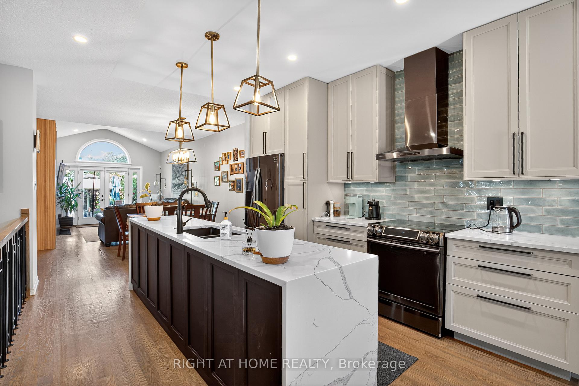 Photo 6 of 11 Oriska Way, Ottawa, Barrhaven - Longfields — HOMEH