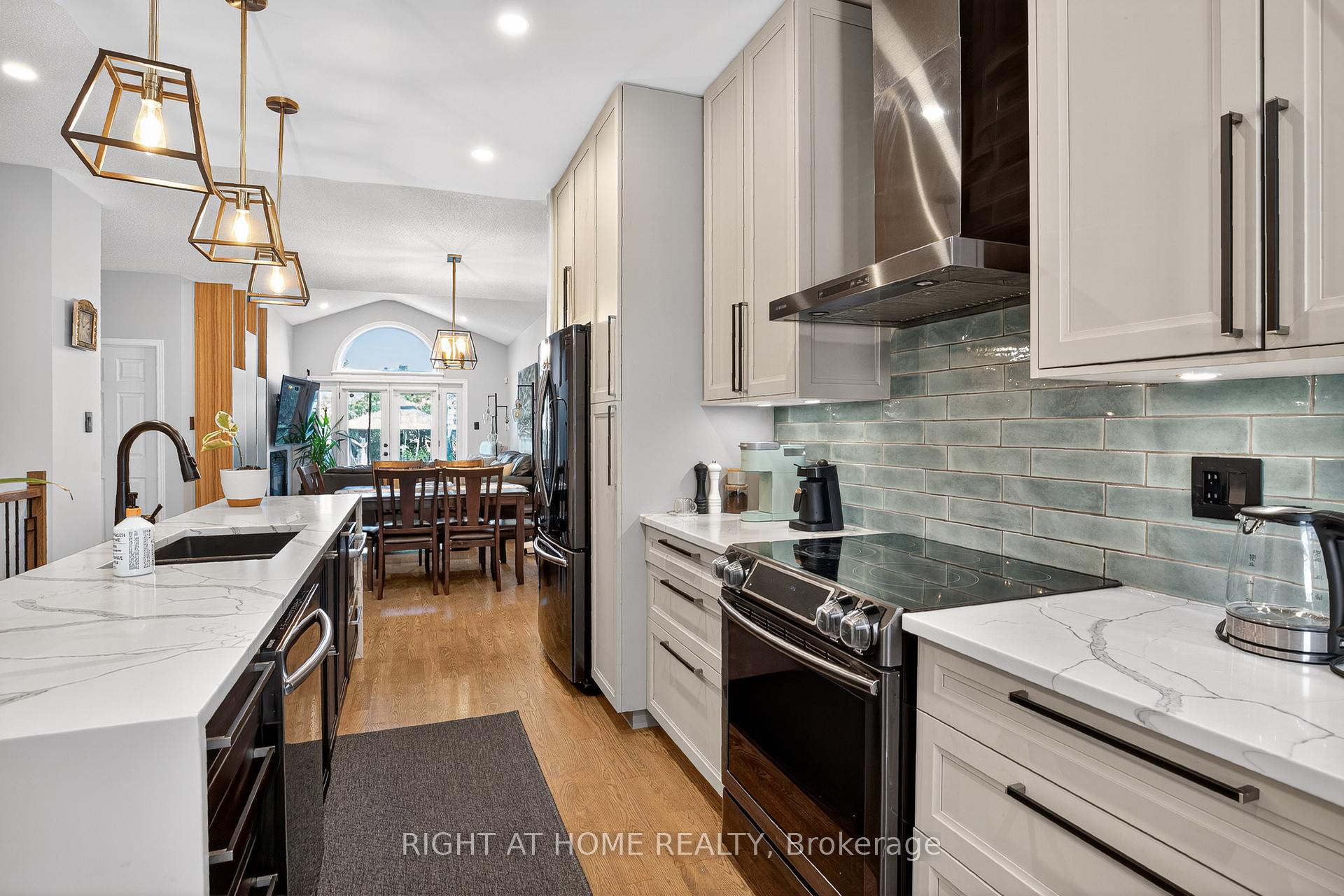 Photo 12 of 11 Oriska Way, Ottawa, Barrhaven - Longfields — HOMEH
