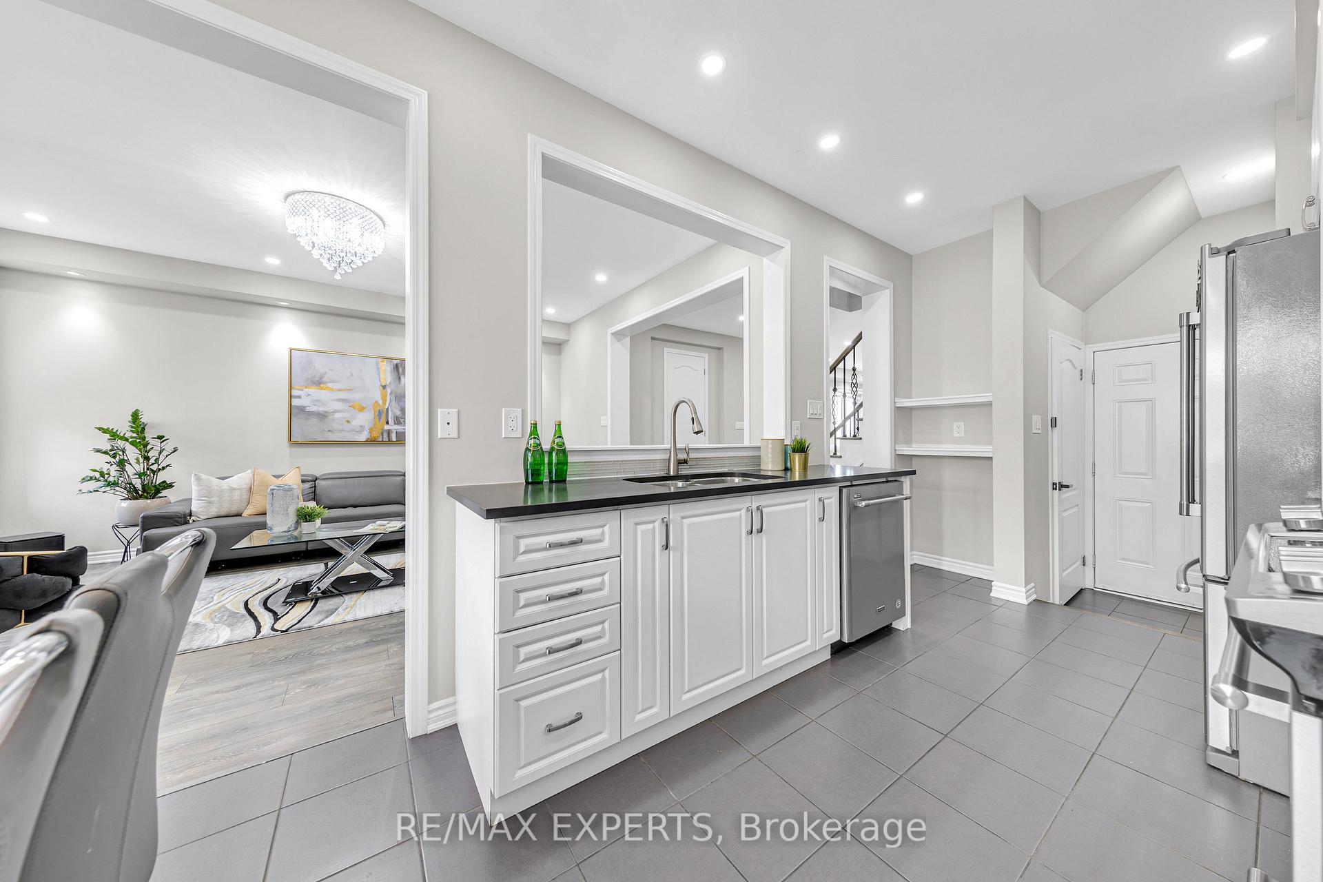 Photo 17 of 13 Ringway Road, Brampton, Northwest Brampton — HOMEH