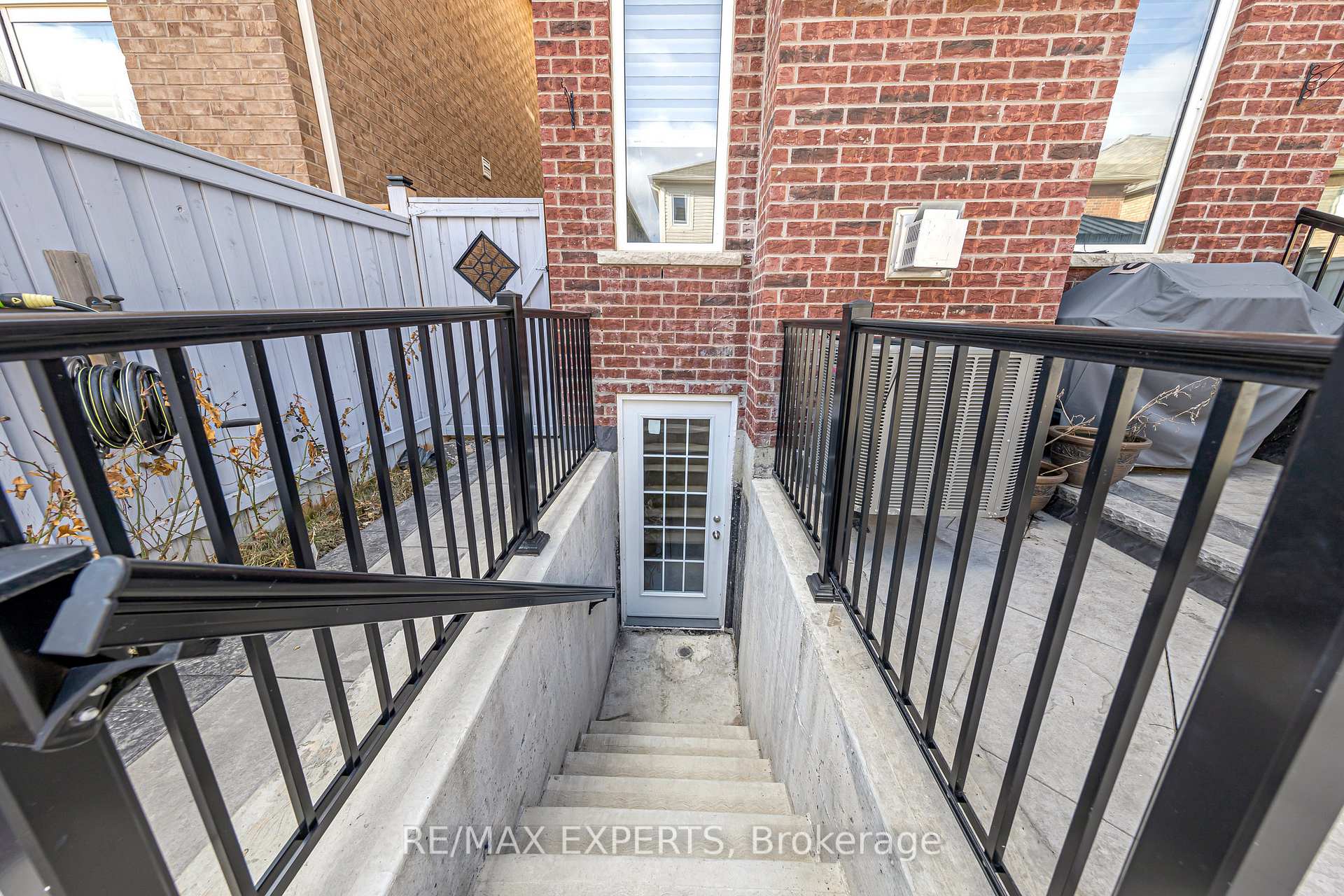 Photo 35 of 13 Ringway Road, Brampton, Northwest Brampton — HOMEH