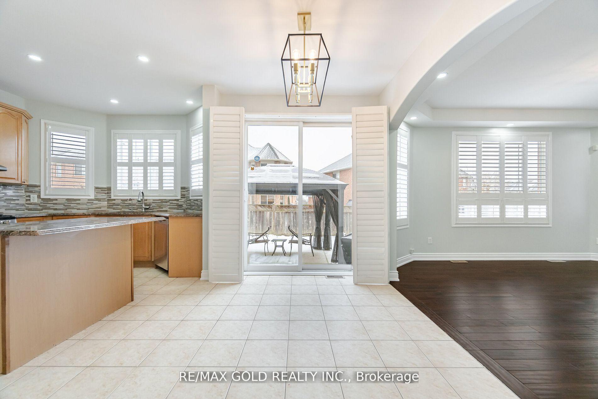 Photo 5 of 27 Horizon Street, Brampton, Vales of Castlemore — HOMEH