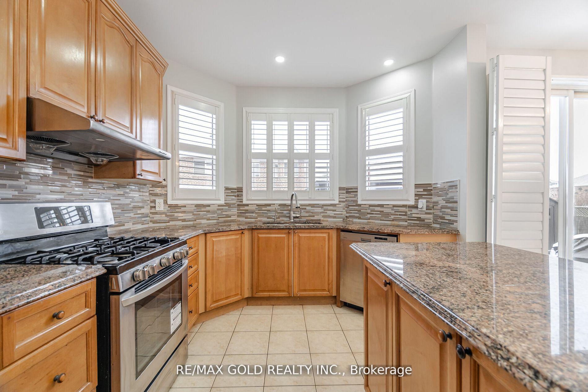 Photo 7 of 27 Horizon Street, Brampton, Vales of Castlemore — HOMEH