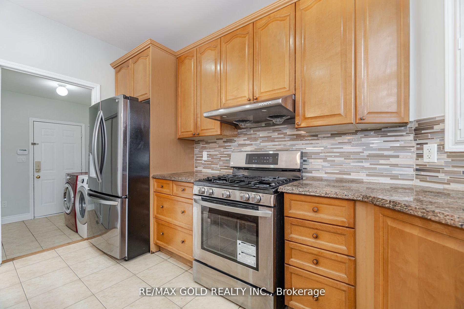 Photo 8 of 27 Horizon Street, Brampton, Vales of Castlemore — HOMEH