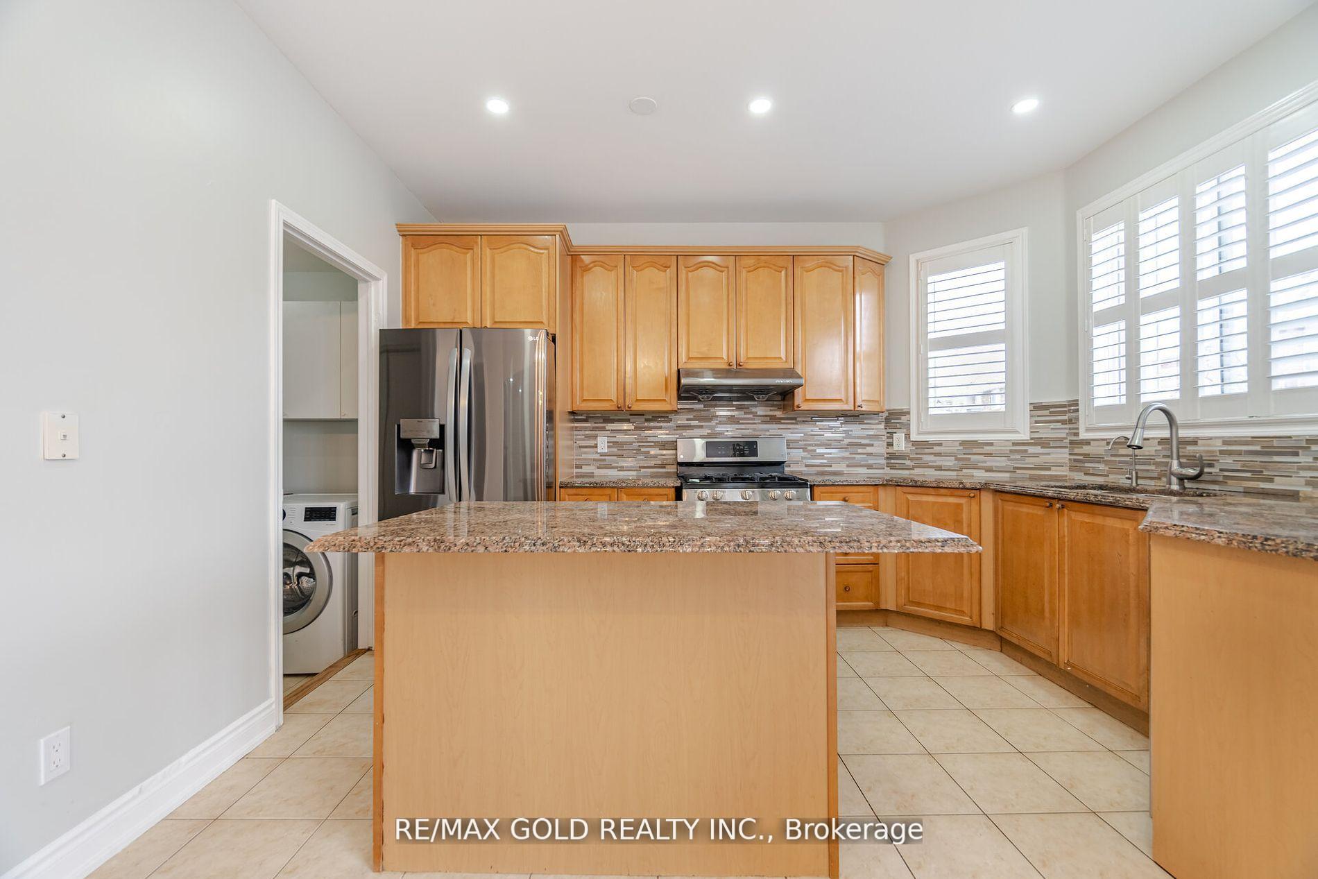 Photo 9 of 27 Horizon Street, Brampton, Vales of Castlemore — HOMEH