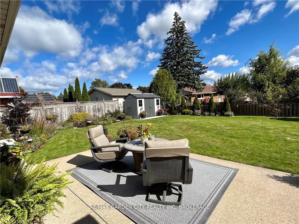 Photo 8 of 462 Grantham Avenue, St. Catharines, Bunting/Linwell — HOMEH