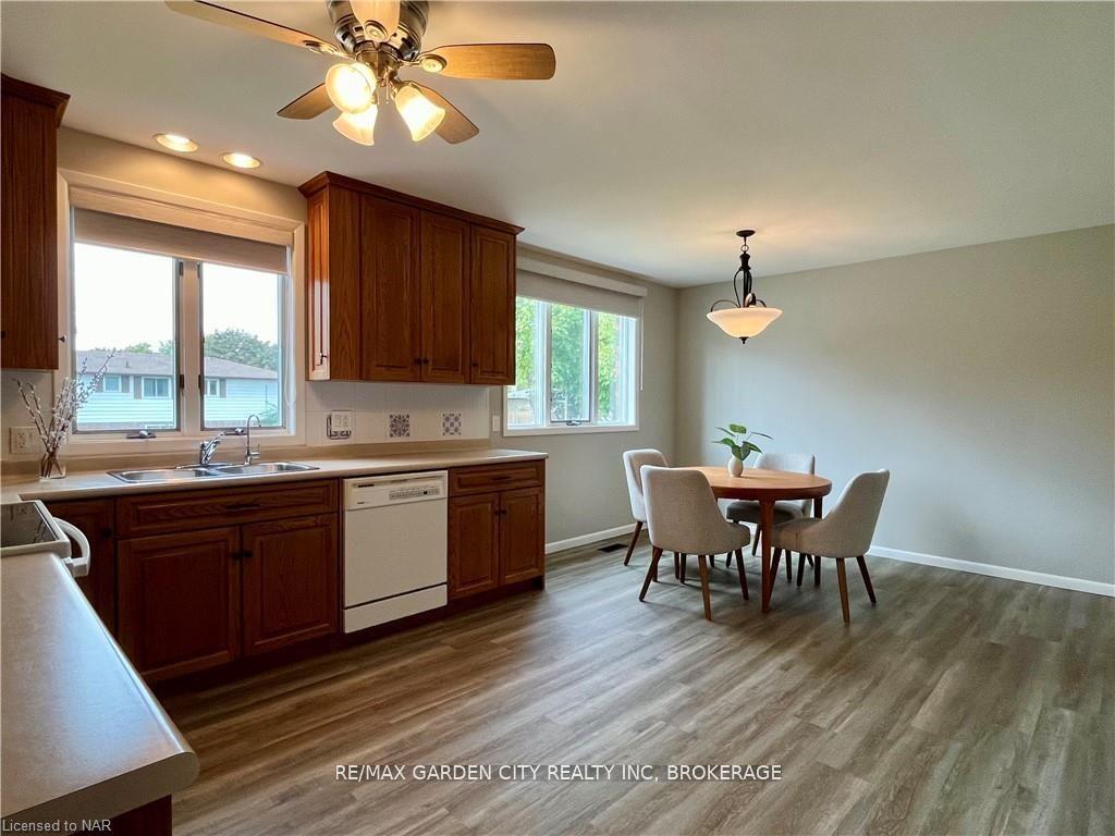 Photo 13 of 462 Grantham Avenue, St. Catharines, Bunting/Linwell — HOMEH