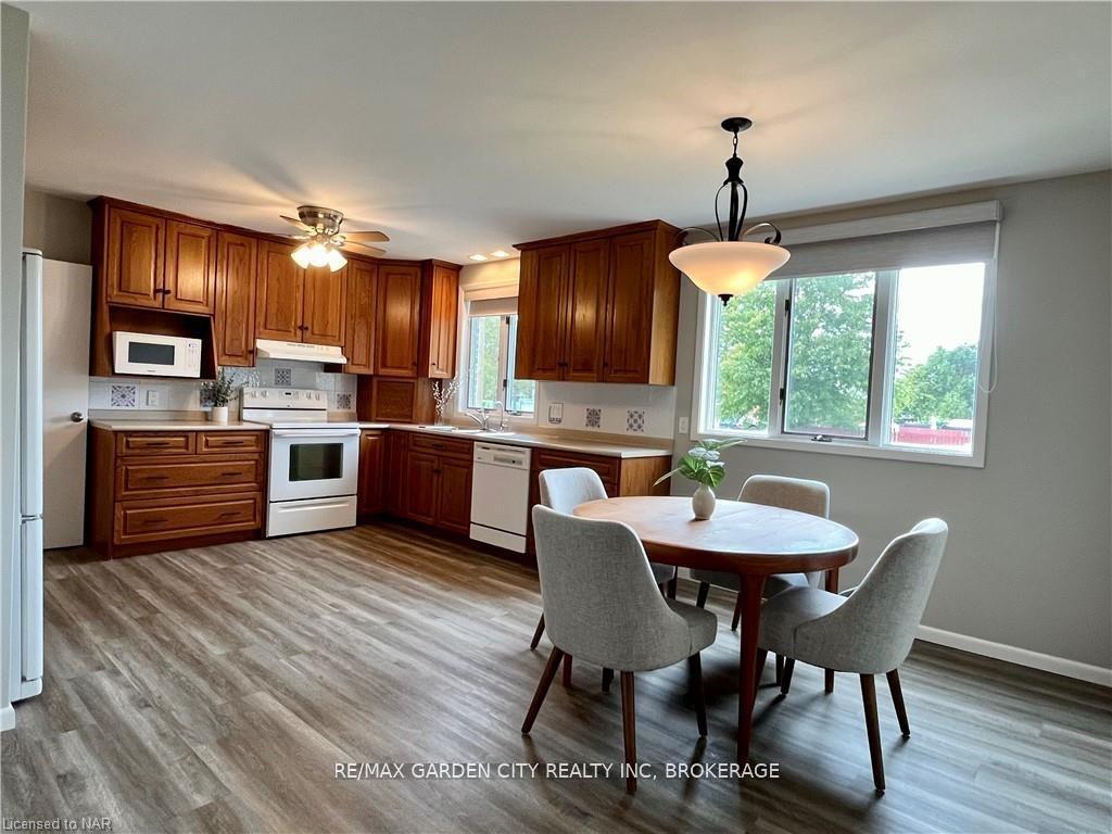 Photo 14 of 462 Grantham Avenue, St. Catharines, Bunting/Linwell — HOMEH