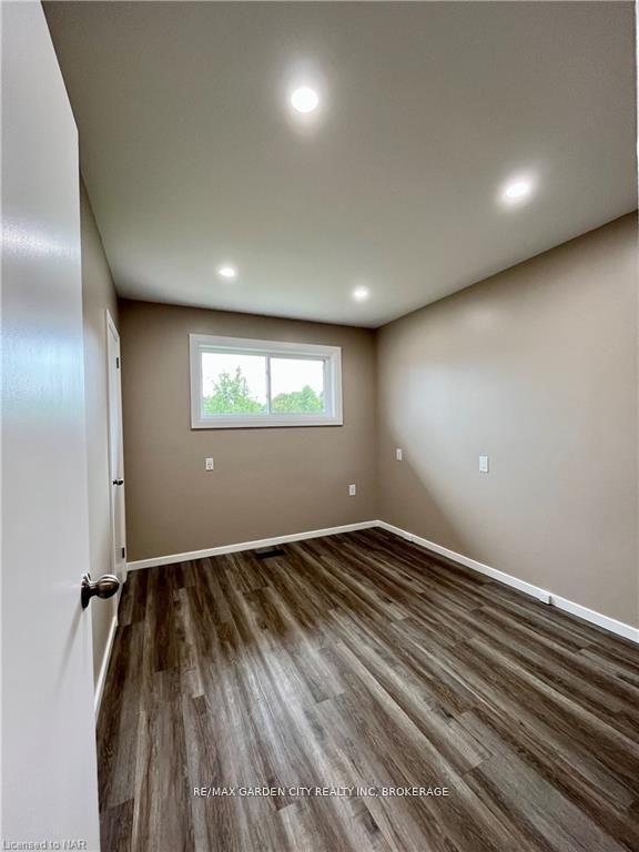 Photo 18 of 462 Grantham Avenue, St. Catharines, Bunting/Linwell — HOMEH