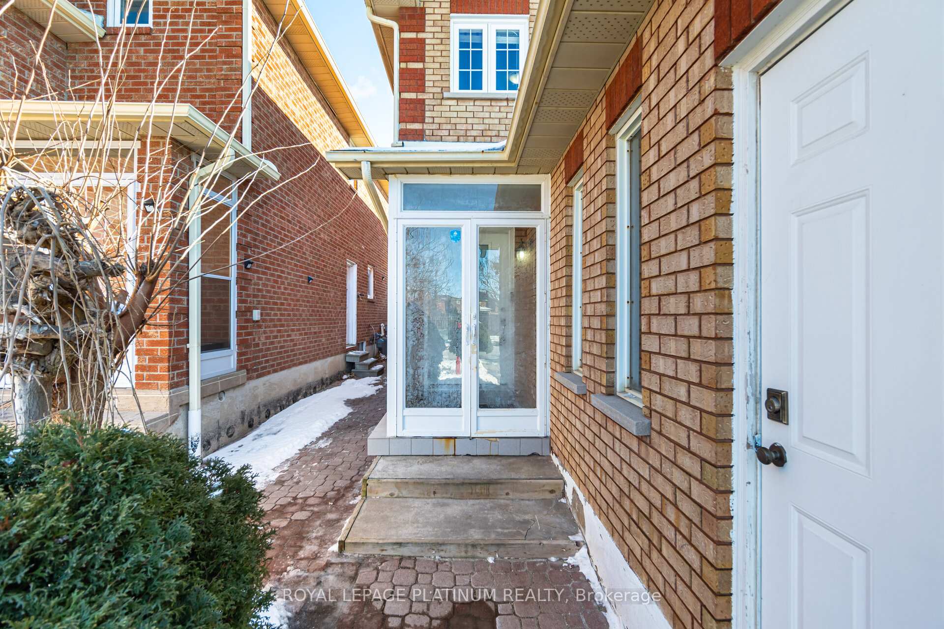 Photo 4 of 173 Wexford Road, Brampton, Heart Lake West — HOMEH