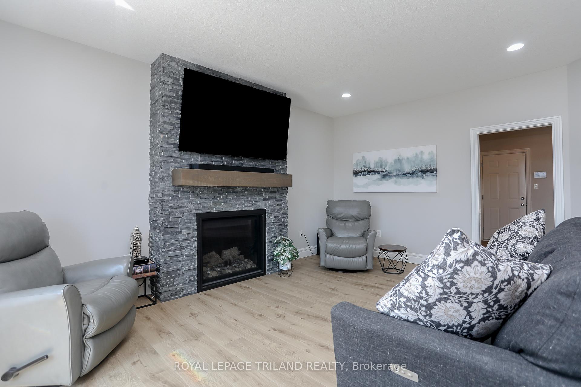 Photo 8 of 8 Oakmont Street, St. Thomas — HOMEH