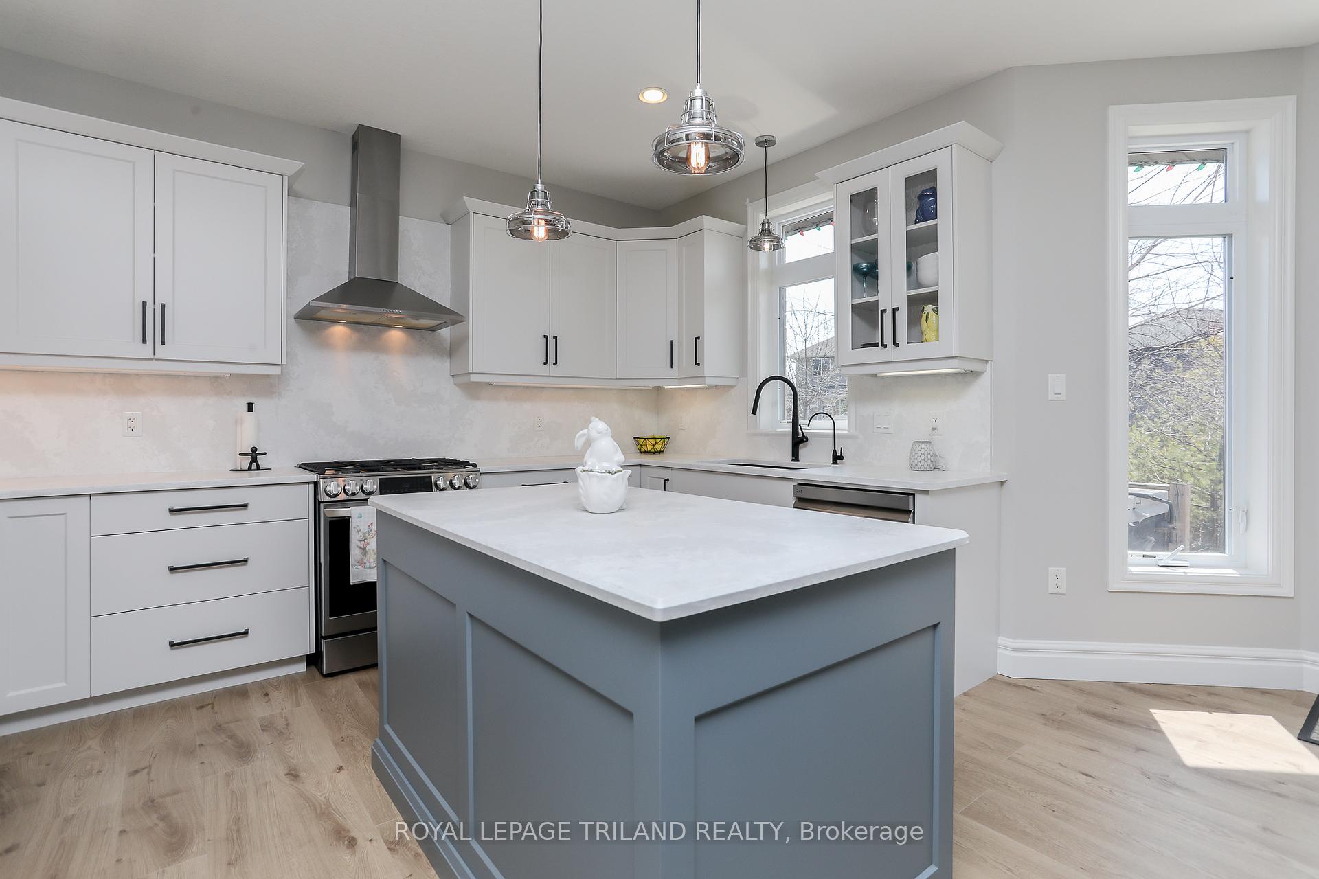 Photo 13 of 8 Oakmont Street, St. Thomas — HOMEH