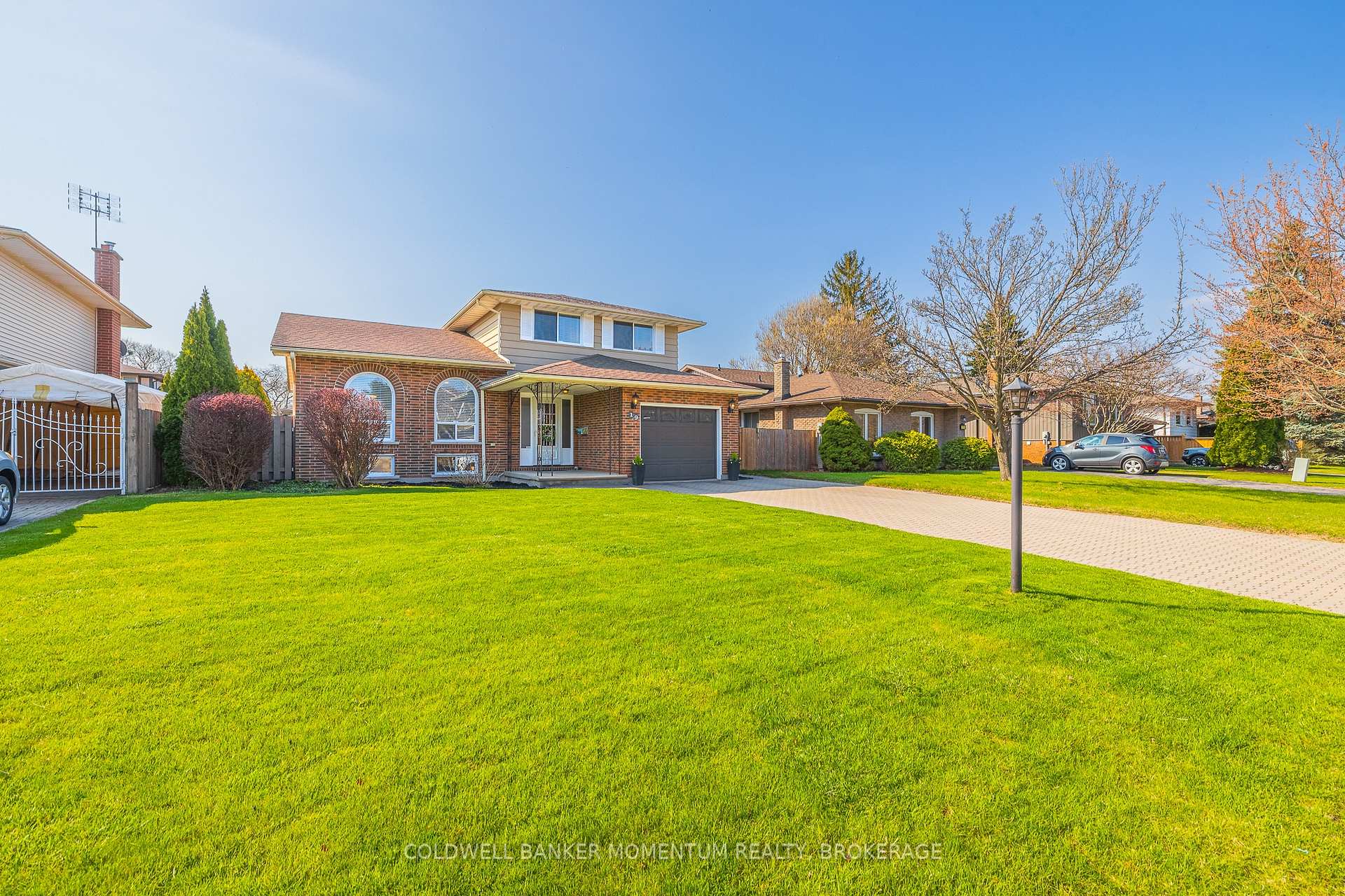 Front of 19 Bayshore Crescent