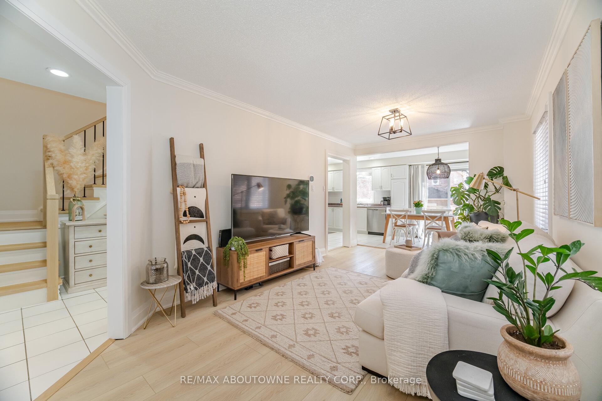 Photo 7 of 35 Harnesworth Crescent, Hamilton, Waterdown — HOMEH