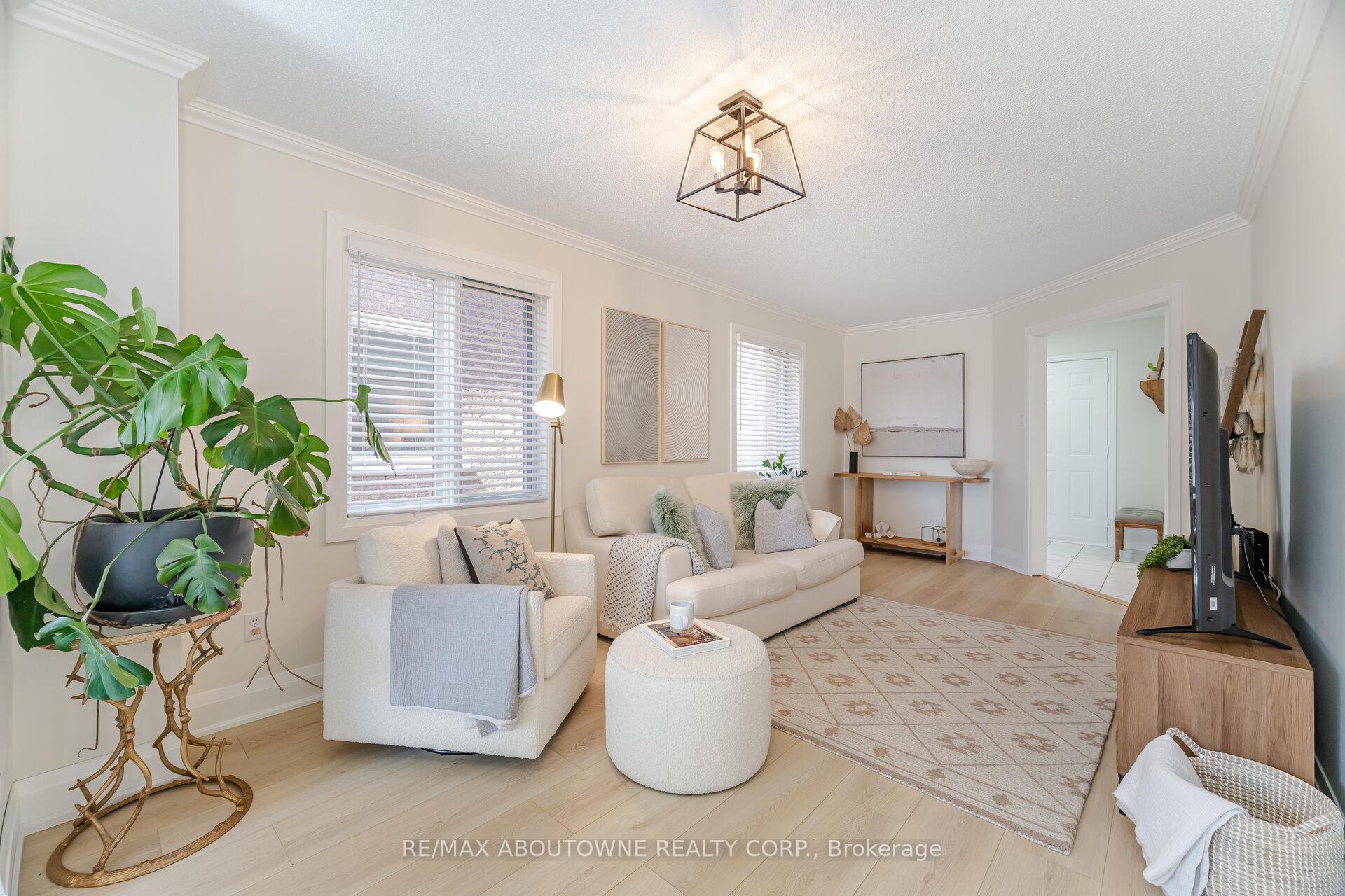 Photo 9 of 35 Harnesworth Crescent, Hamilton, Waterdown — HOMEH