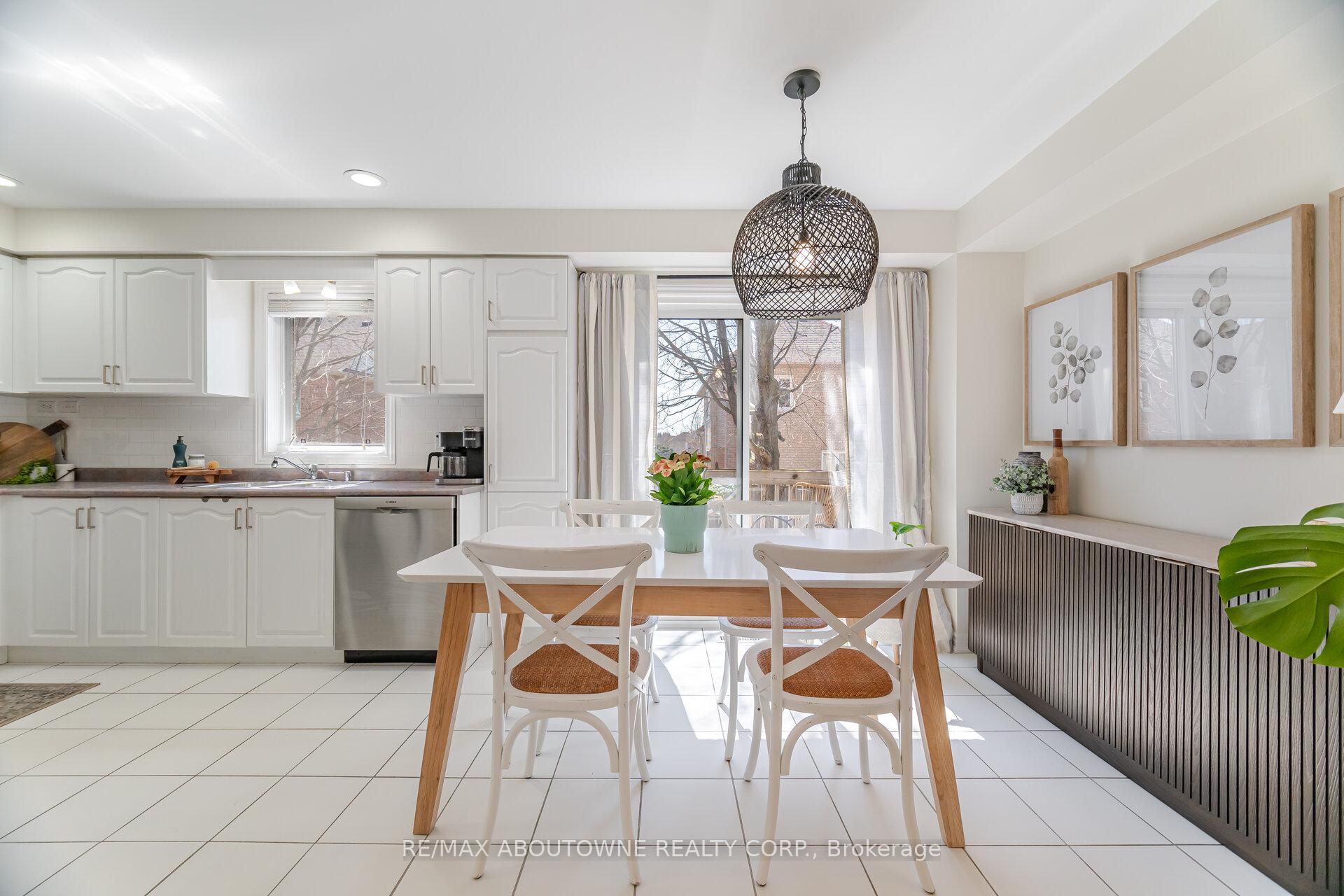 Photo 14 of 35 Harnesworth Crescent, Hamilton, Waterdown — HOMEH