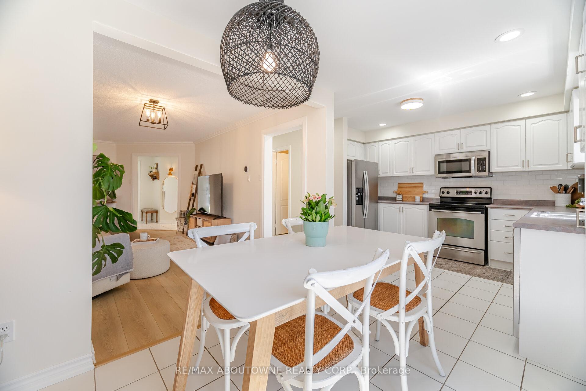 Photo 16 of 35 Harnesworth Crescent, Hamilton, Waterdown — HOMEH