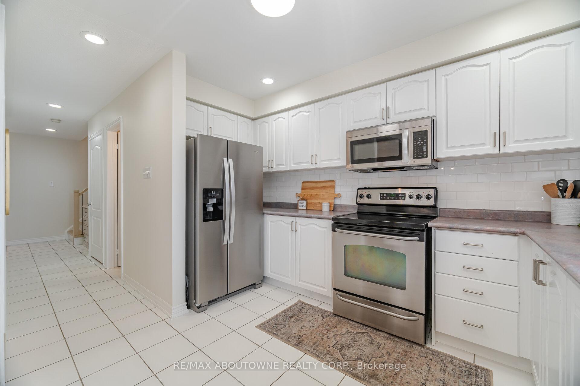 Photo 18 of 35 Harnesworth Crescent, Hamilton, Waterdown — HOMEH