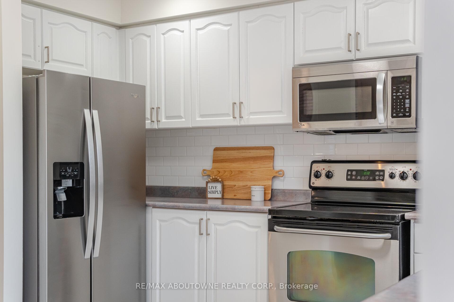 Photo 19 of 35 Harnesworth Crescent, Hamilton, Waterdown — HOMEH