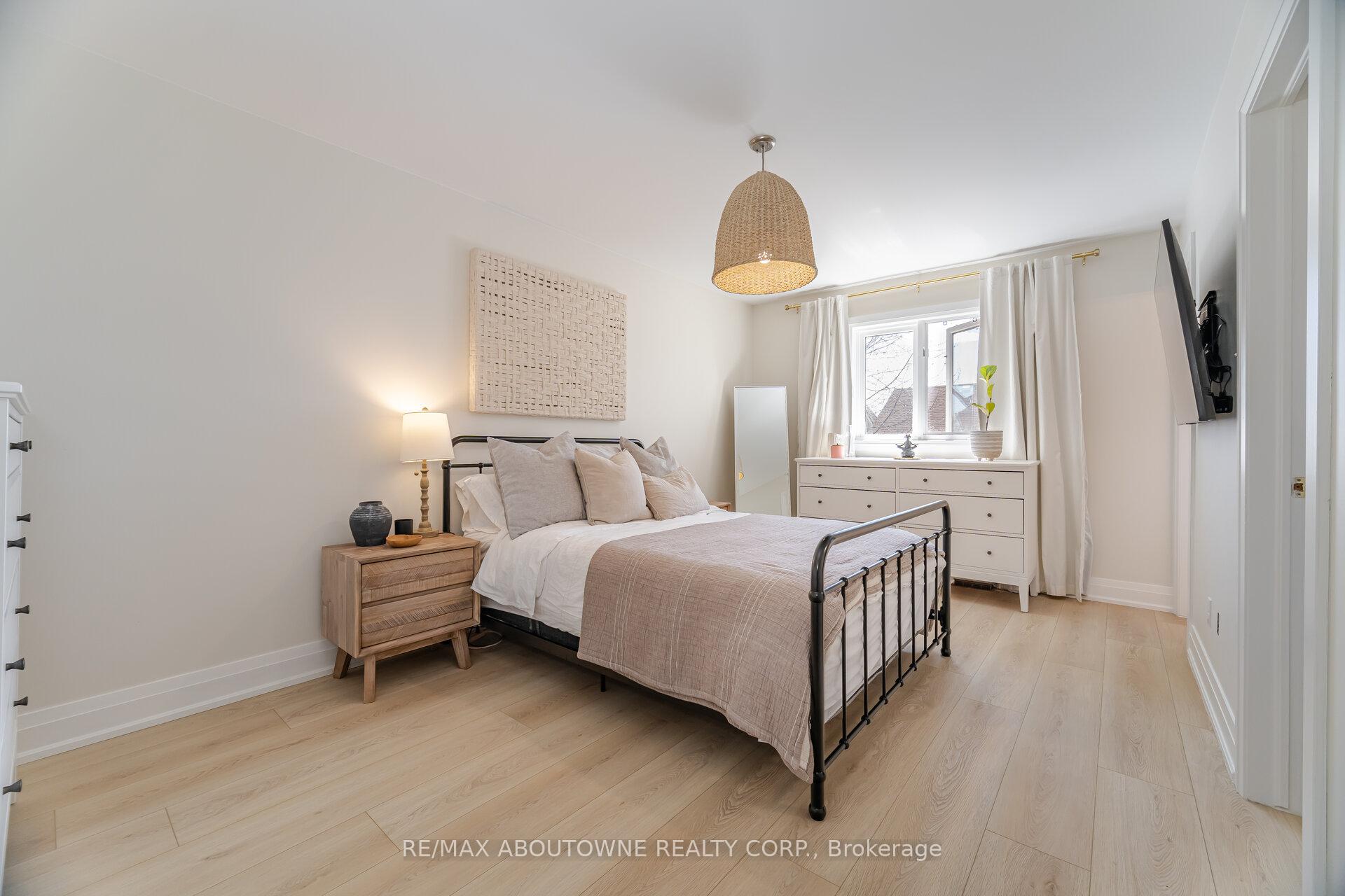 Photo 26 of 35 Harnesworth Crescent, Hamilton, Waterdown — HOMEH
