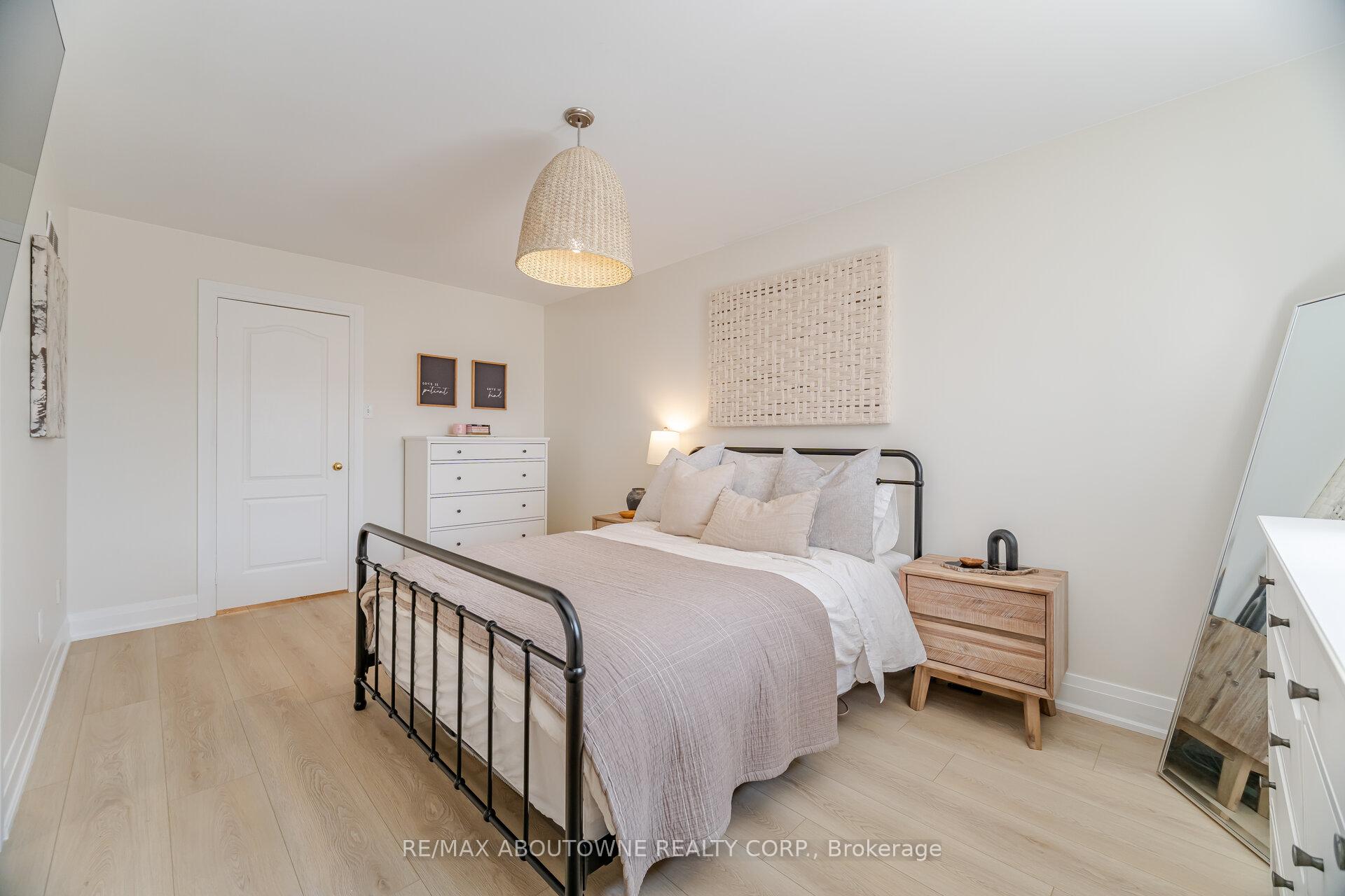 Photo 29 of 35 Harnesworth Crescent, Hamilton, Waterdown — HOMEH