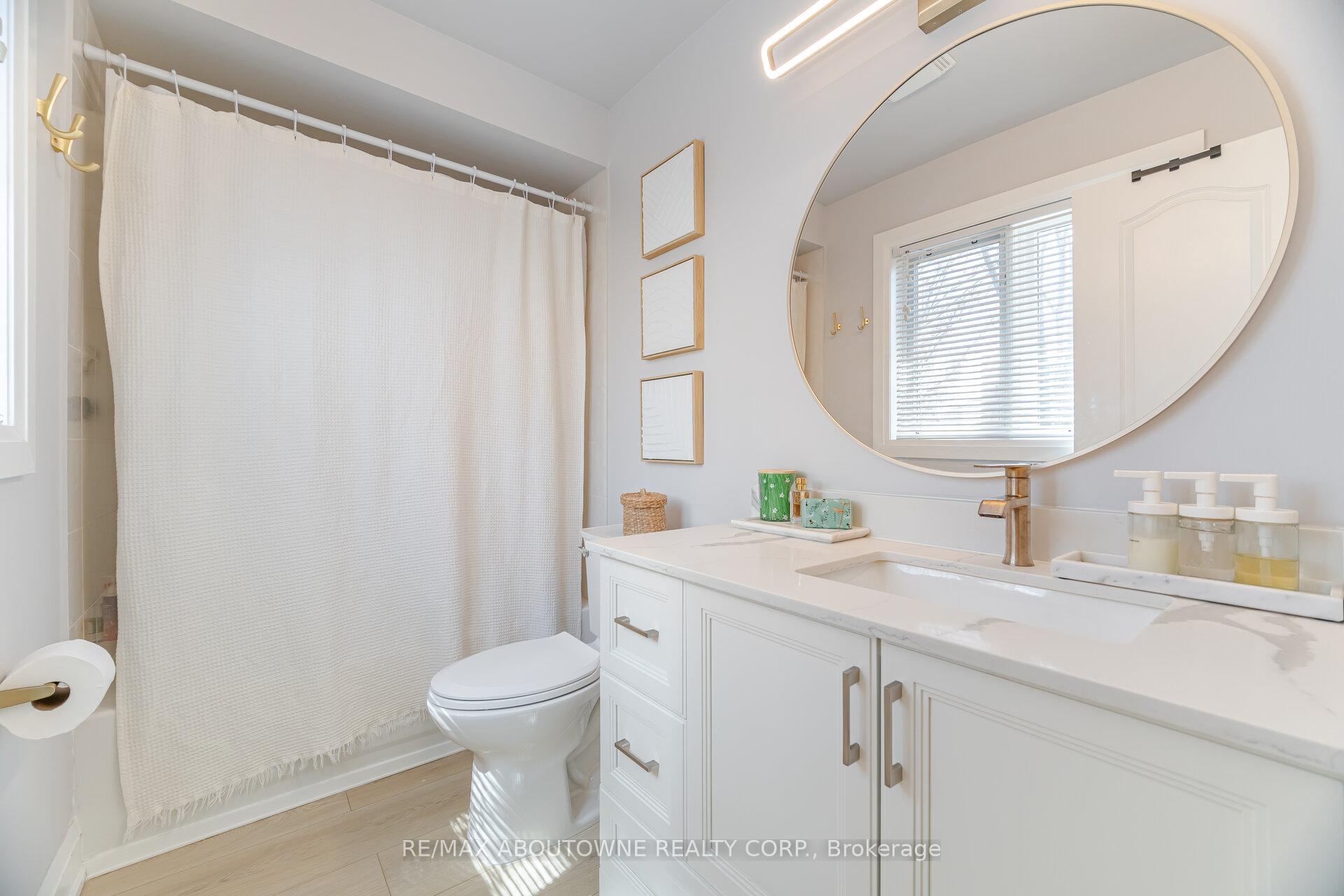 Photo 30 of 35 Harnesworth Crescent, Hamilton, Waterdown — HOMEH