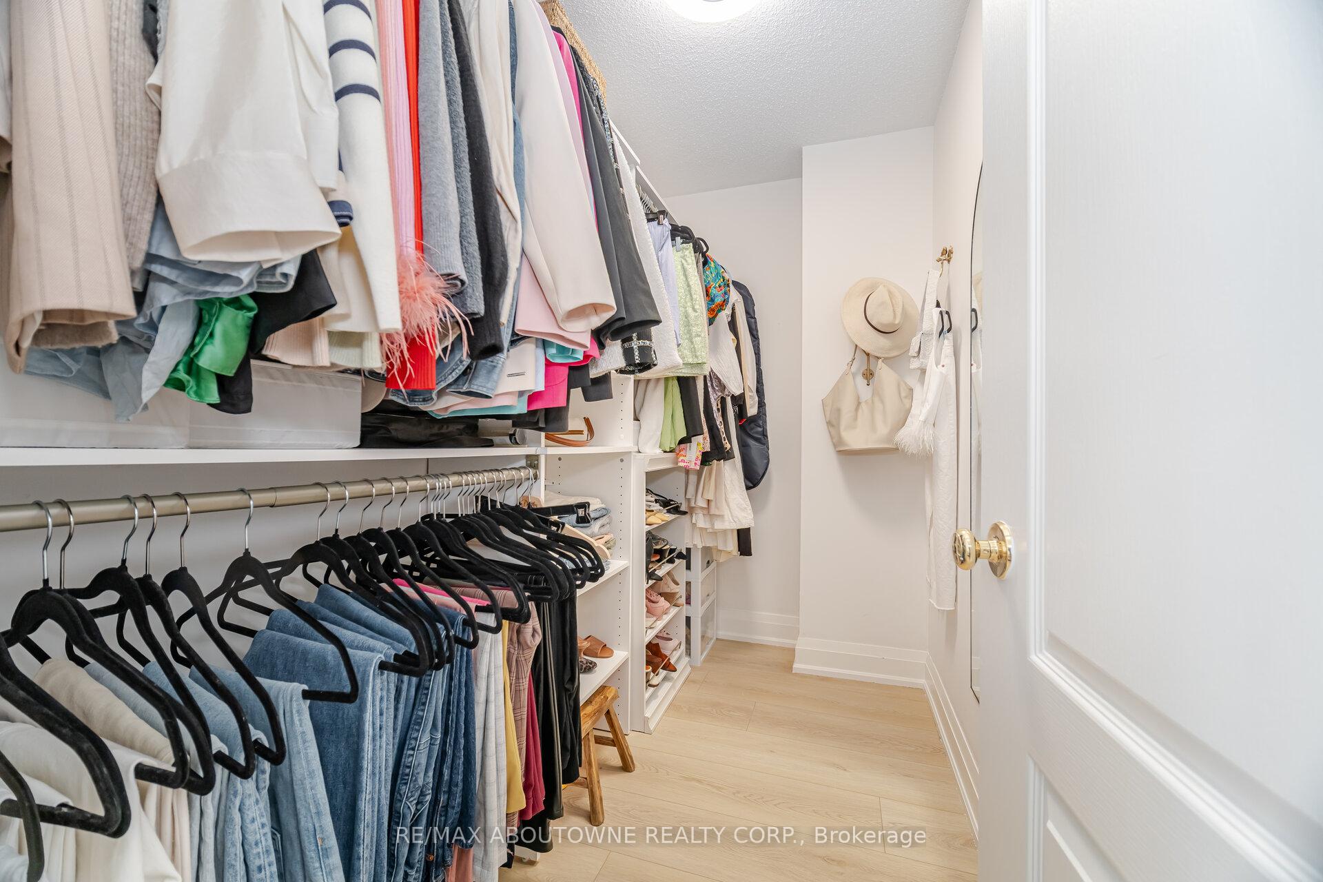 Photo 32 of 35 Harnesworth Crescent, Hamilton, Waterdown — HOMEH