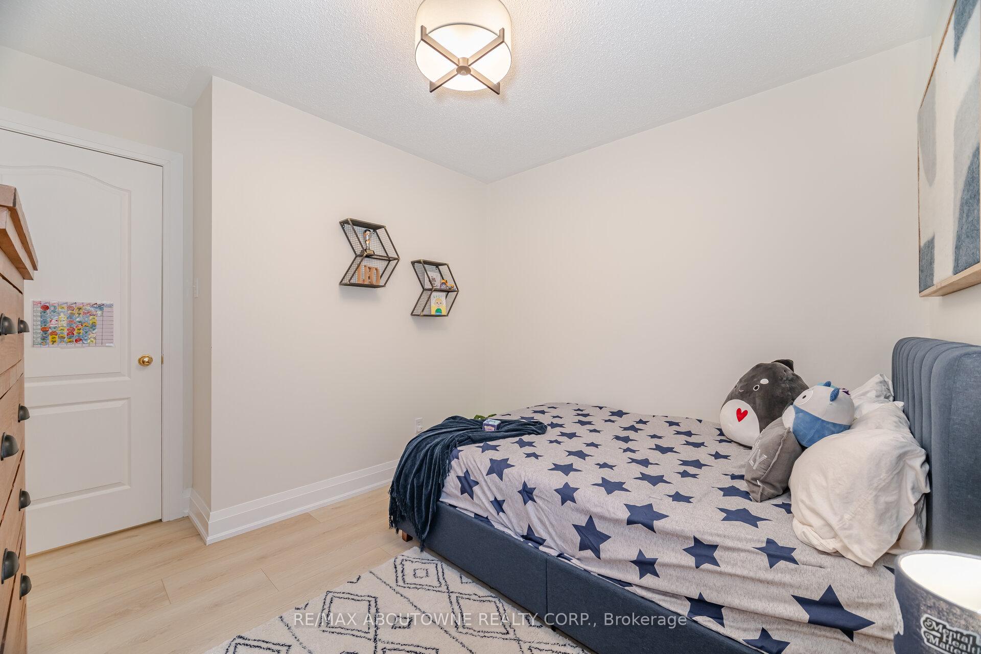 Photo 34 of 35 Harnesworth Crescent, Hamilton, Waterdown — HOMEH