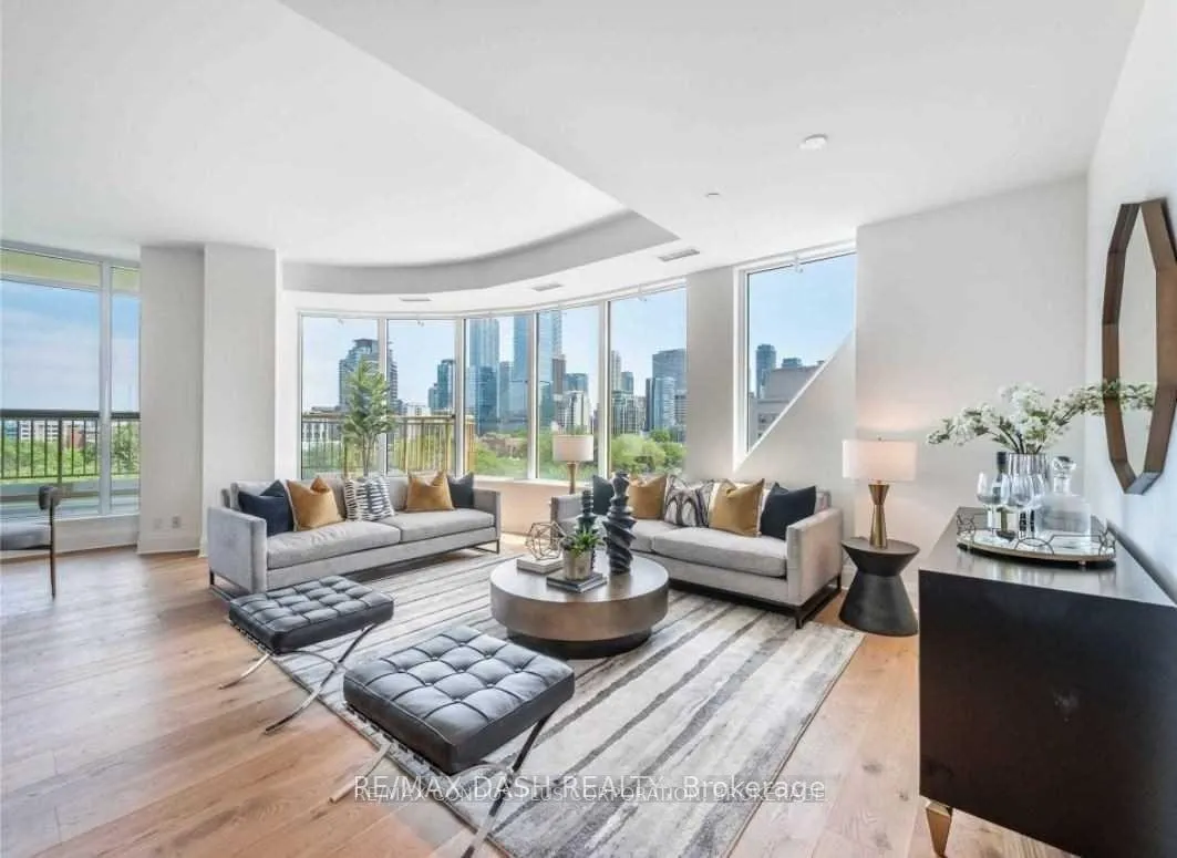 Front of Unit 806, 151 Avenue Road