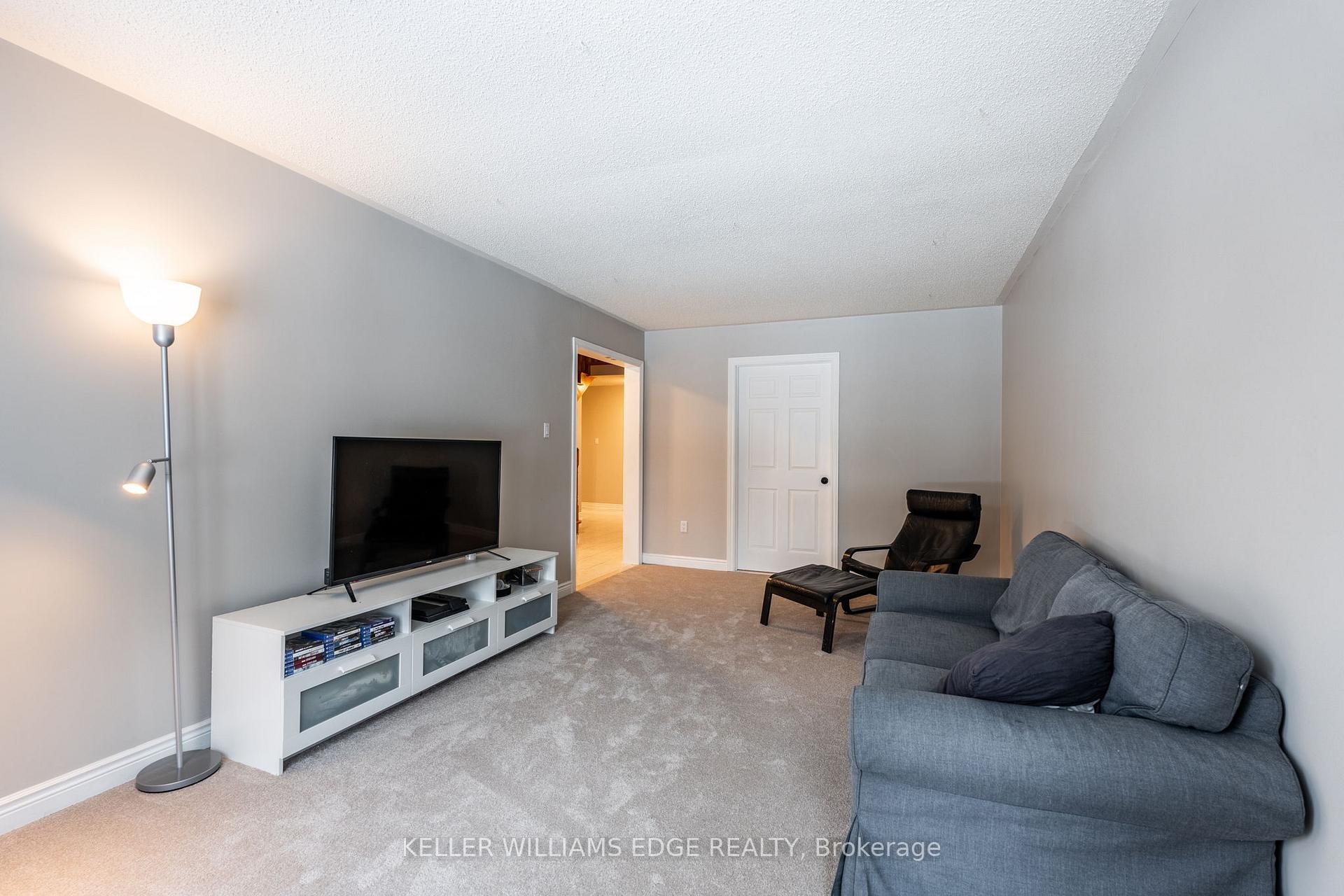 Photo 9 of 67 Laurendale Avenue, Hamilton, Waterdown — HOMEH