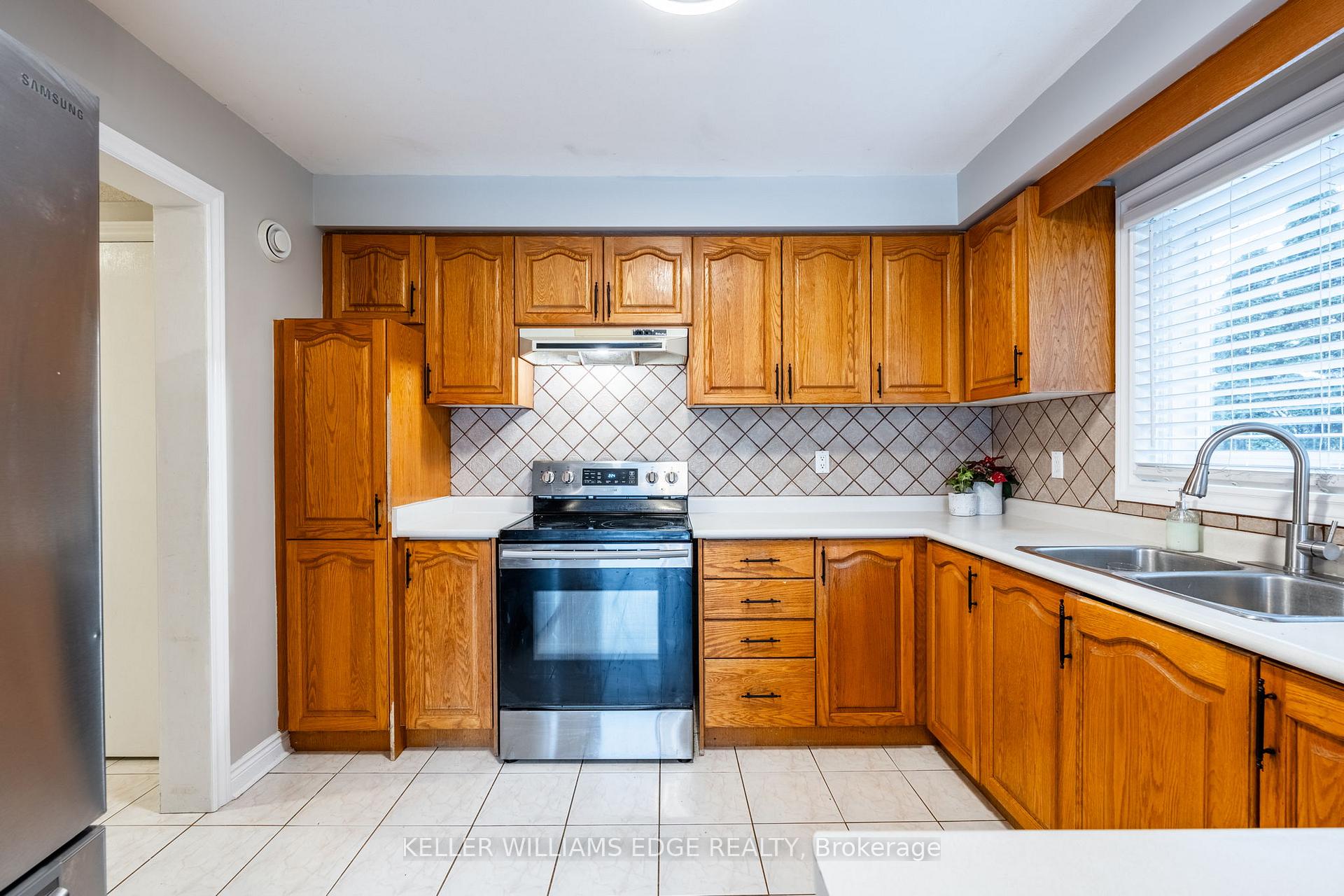 Photo 18 of 67 Laurendale Avenue, Hamilton, Waterdown — HOMEH