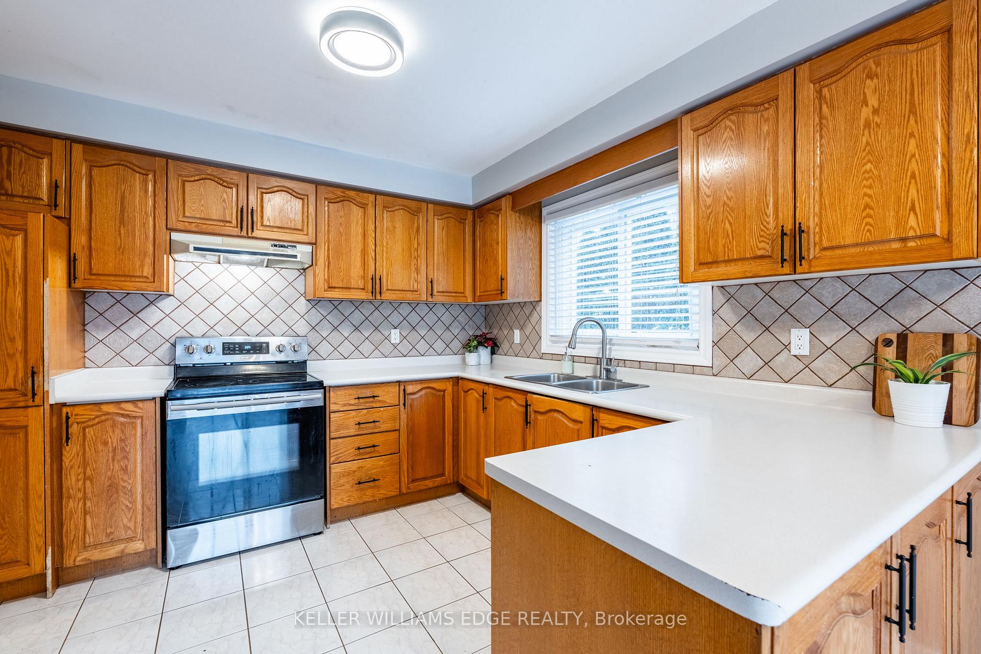 Photo 19 of 67 Laurendale Avenue, Hamilton, Waterdown — HOMEH