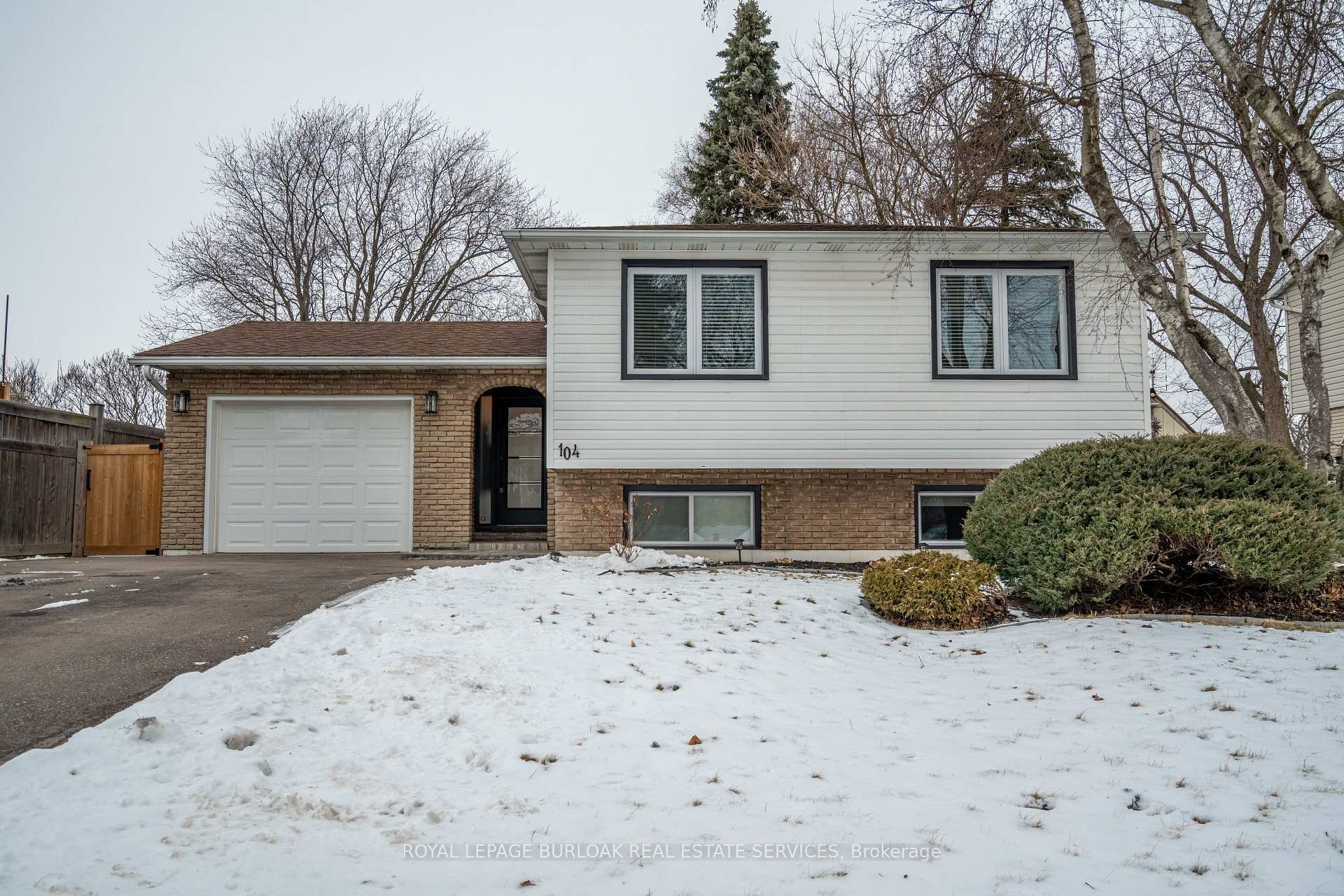Photo 1 of 104 Darlington Drive, Hamilton, Gilbert — HOMEH