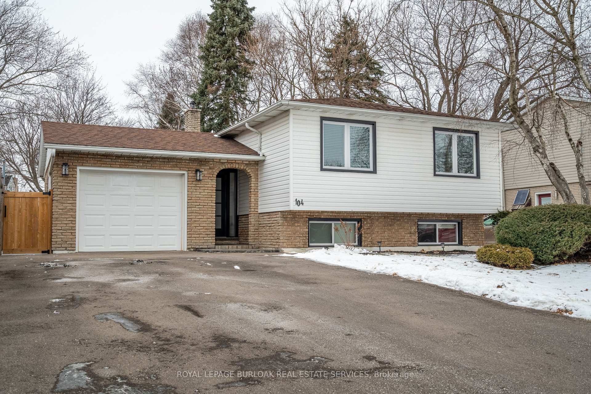 Photo 2 of 104 Darlington Drive, Hamilton, Gilbert — HOMEH
