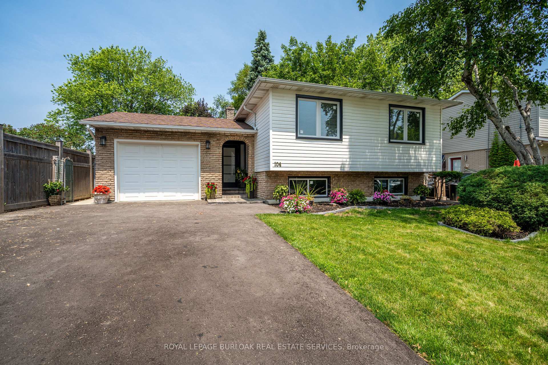 Photo 3 of 104 Darlington Drive, Hamilton, Gilbert — HOMEH