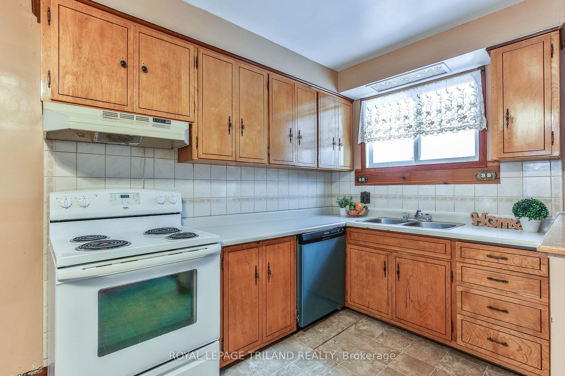 Photo 13 of 21 Trafalgar Street, St. Thomas — HOMEH