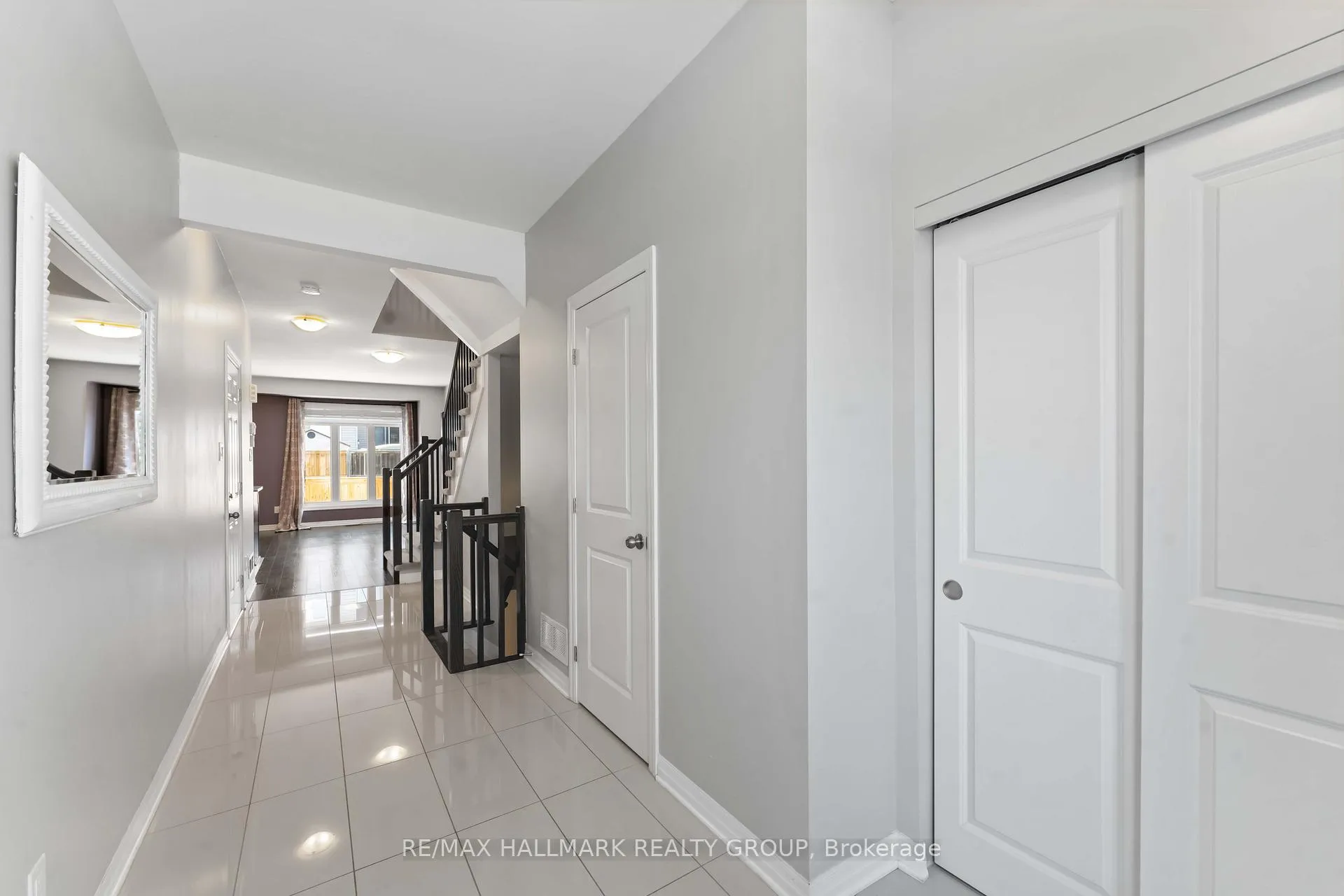 Photo 2 of 900 Littlerock Street, Ottawa, Leitrim — HOMEH