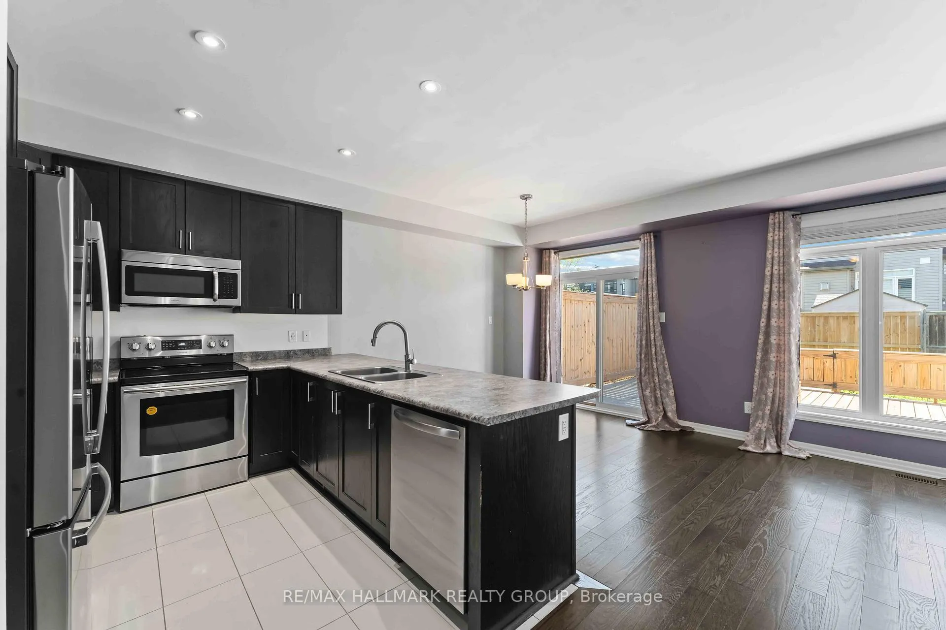 Photo 5 of 900 Littlerock Street, Ottawa, Leitrim — HOMEH