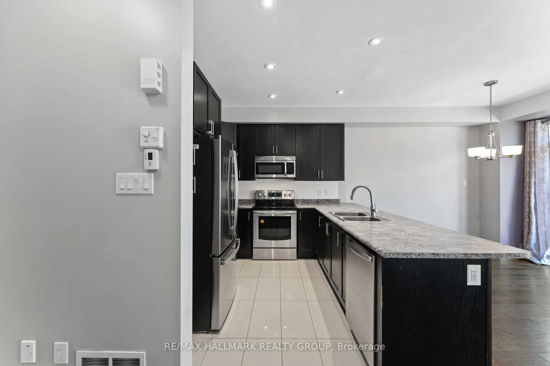 Photo 6 of 900 Littlerock Street, Ottawa, Leitrim — HOMEH